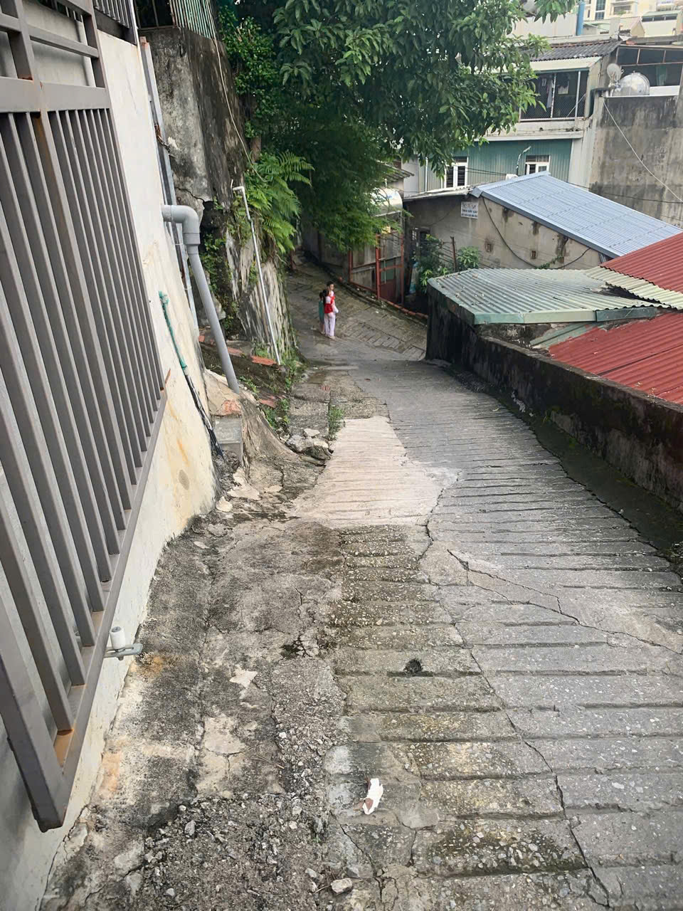 CHÍNH CHỦ BÁN NHÀ 2 TẦNG PHƯỜNG TRẦN HƯNG ĐẠO, TP. QUẢNG NINH – 78M² – GẦN CHỢ HẠ LONG 1 – CHỈ 2,15 TỶ