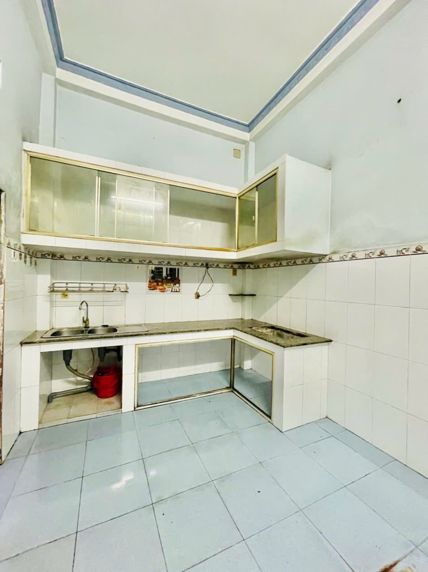 Nhà 3 phòng ngủ, phù hợp gia đình cần không gian riêng.Ngay Hương Lộ2,gần bệnh viện Bình Tân.Chỉ 5ty xíu xiu.