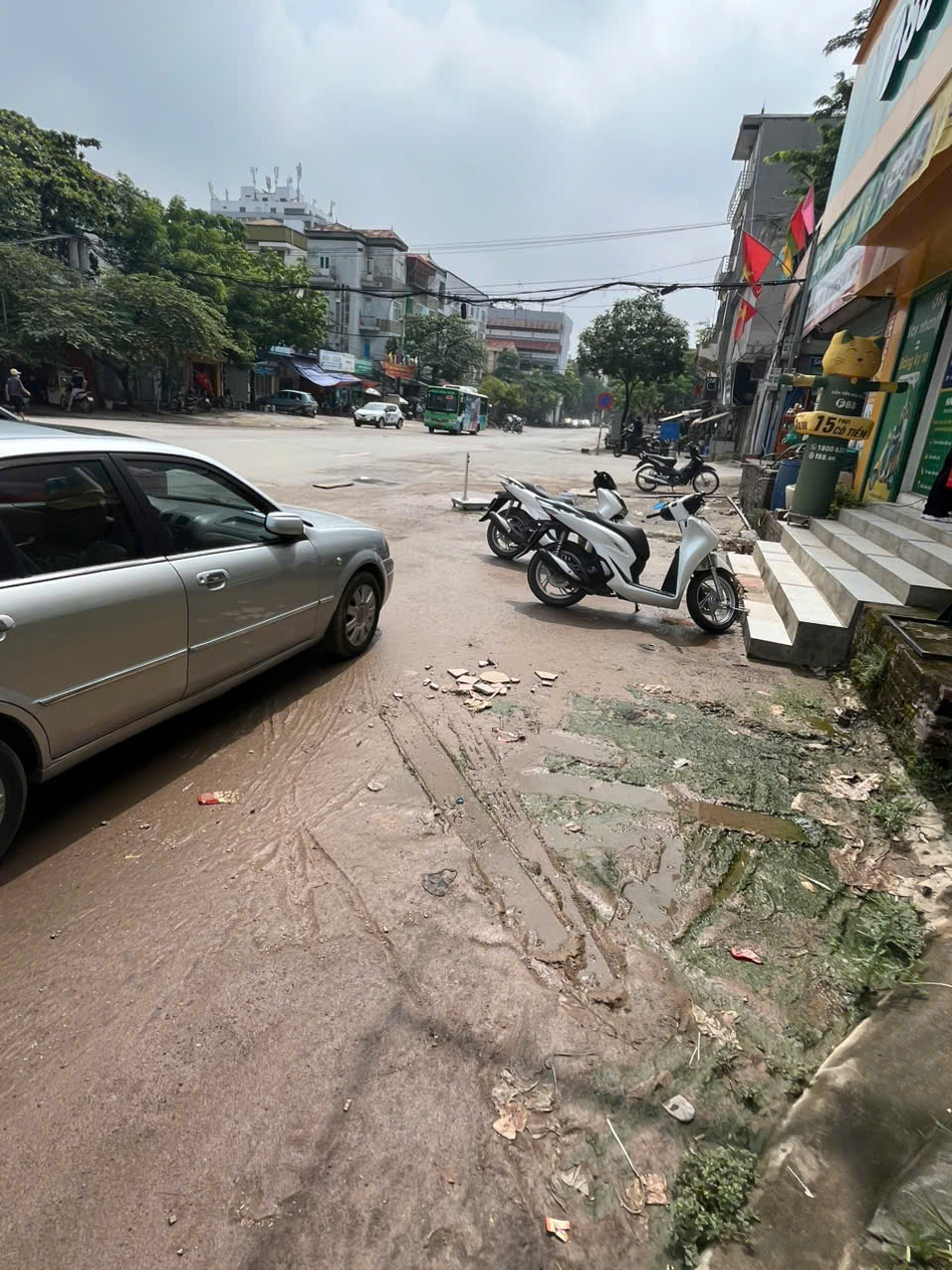 SANG NHƯỢNG MẶT BẰNG KINH DOANH – GẦN ĐẠI HỌC MỎ ĐỊA CHẤT, HÀ NỘI Mặt tiền rộng 15m, vị trí đẹp, dễ nhận diện