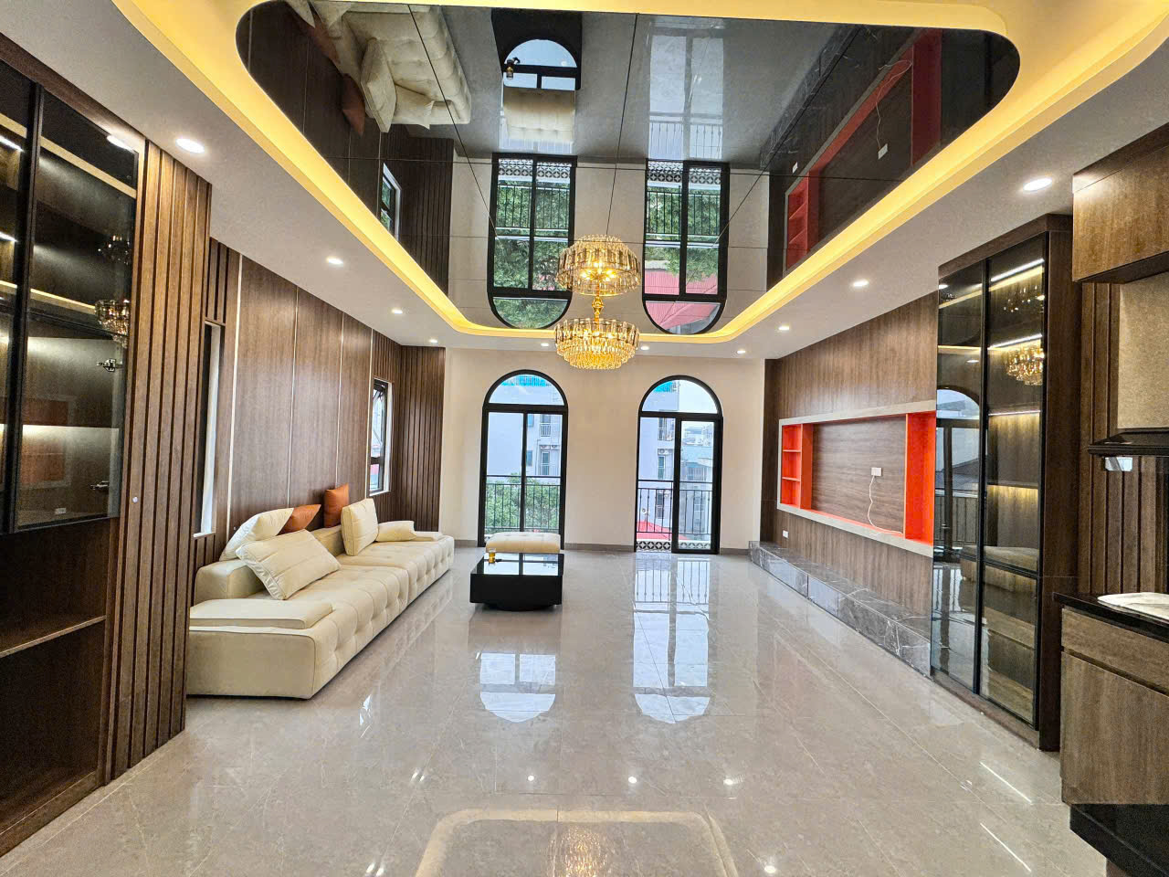 GIẢM 500 TRIỆU.Nhà xây mới, ở ngay, chân ga metro Cầu Diễn,không quy hoạch,thang máy,oto,dt:40mx6T,7.4ty