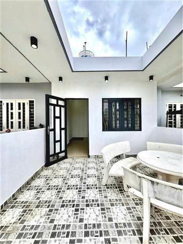 Bán nhà mặt tiền Ba Vì, phường 4 quận Tân Bình (5,5*15m) 7 tầng