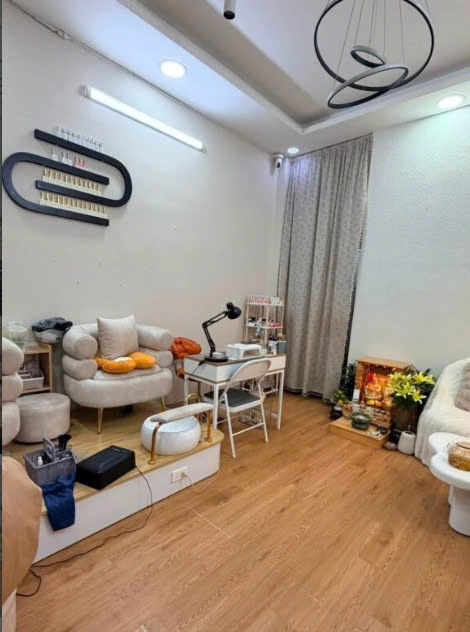 HỒ CHÍ MINH CHÍNH CHỦ SANG NHƯỢNG TIỆM NAIL GỘI CÓ THỂ Ở LẠI ĐƯỢC