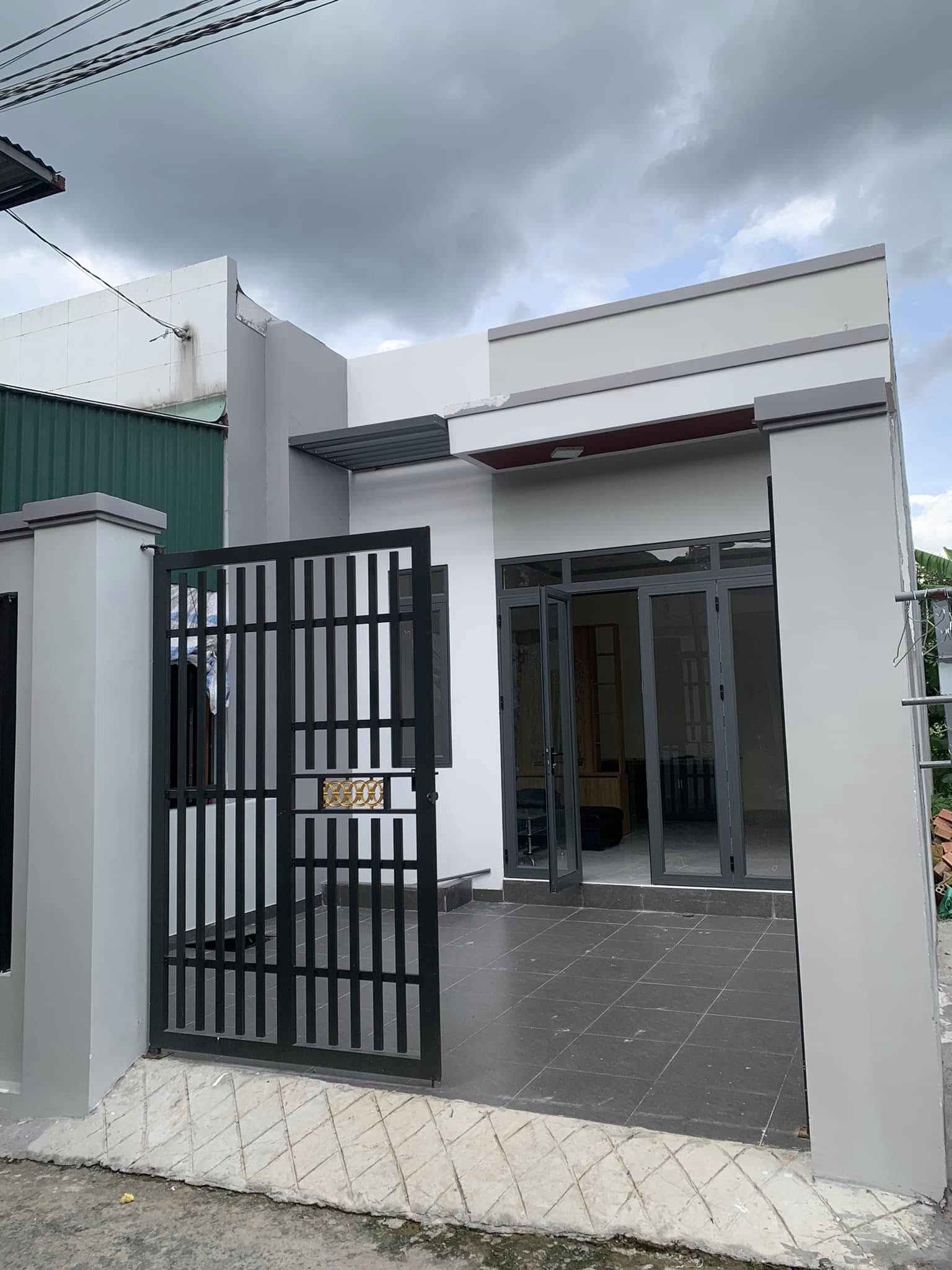 bán căn nhà cấp 4 mới xây gần chợ Thạnh Phú sổ hồng riêng, full thổ cư chỉ cần trả trước 500 triệu