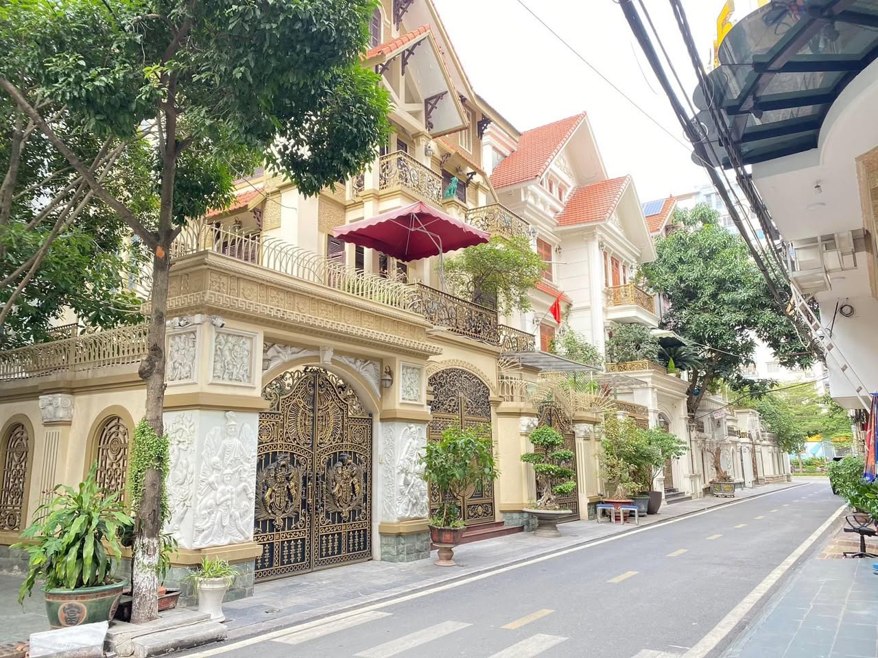 GIẢM 5TY!150TR/M2! BIỆT THỰ SONG LẬP-VĂN PHÚ-HÀ ĐÔNG-VỈA HÈ-OTO ĐỖ NGÀY ĐÊM-GARA-215M,MT:12M, 32TY