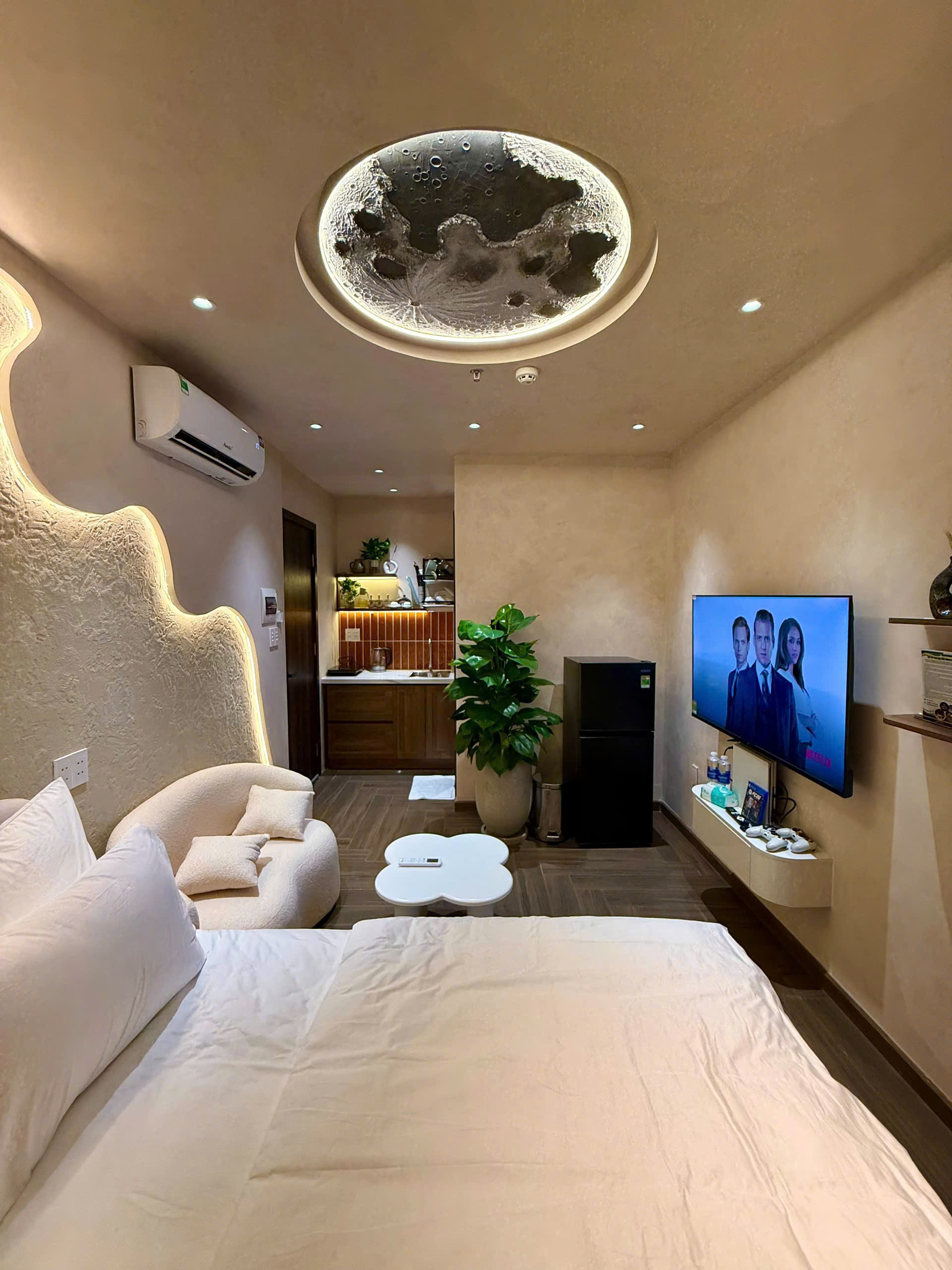 Căn hộ 15 phòng Homestay hẻm 8m Trường Chinh ngang 7m 5L 105m2 TN 105tr gần Metro 21.5 tỷ