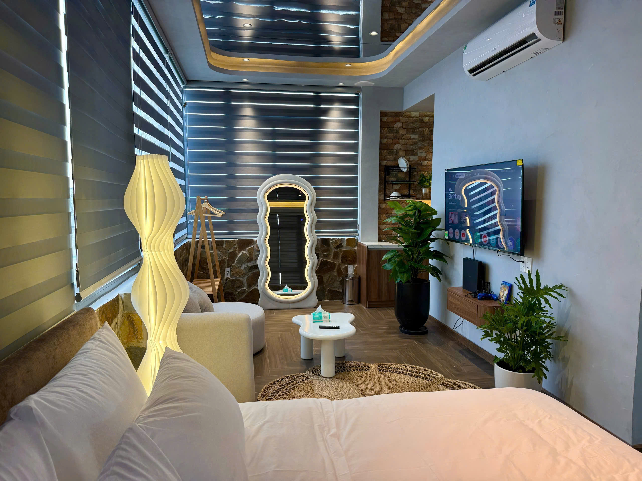 Căn hộ 15 phòng Homestay hẻm 8m Trường Chinh ngang 7m 5L 105m2 TN 105tr gần Metro 21.5 tỷ