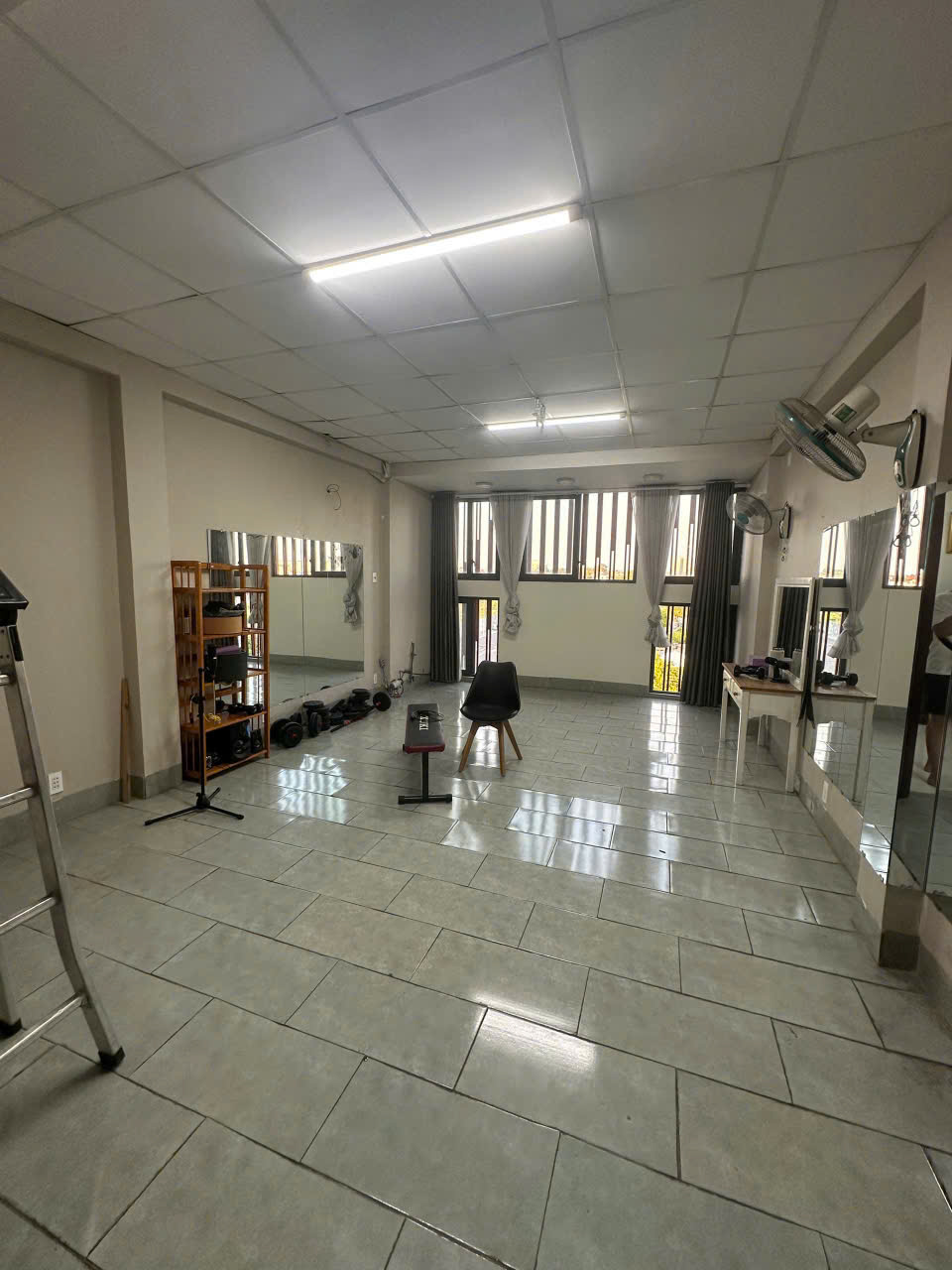 CHÍNH CHỦ CHO THUÊ NHÀ NGUYÊN CĂN FULL NỘI THẤT KÈM MÁY MÓC SPA - TẠI DĨ AN - BÌNH DƯƠNG.