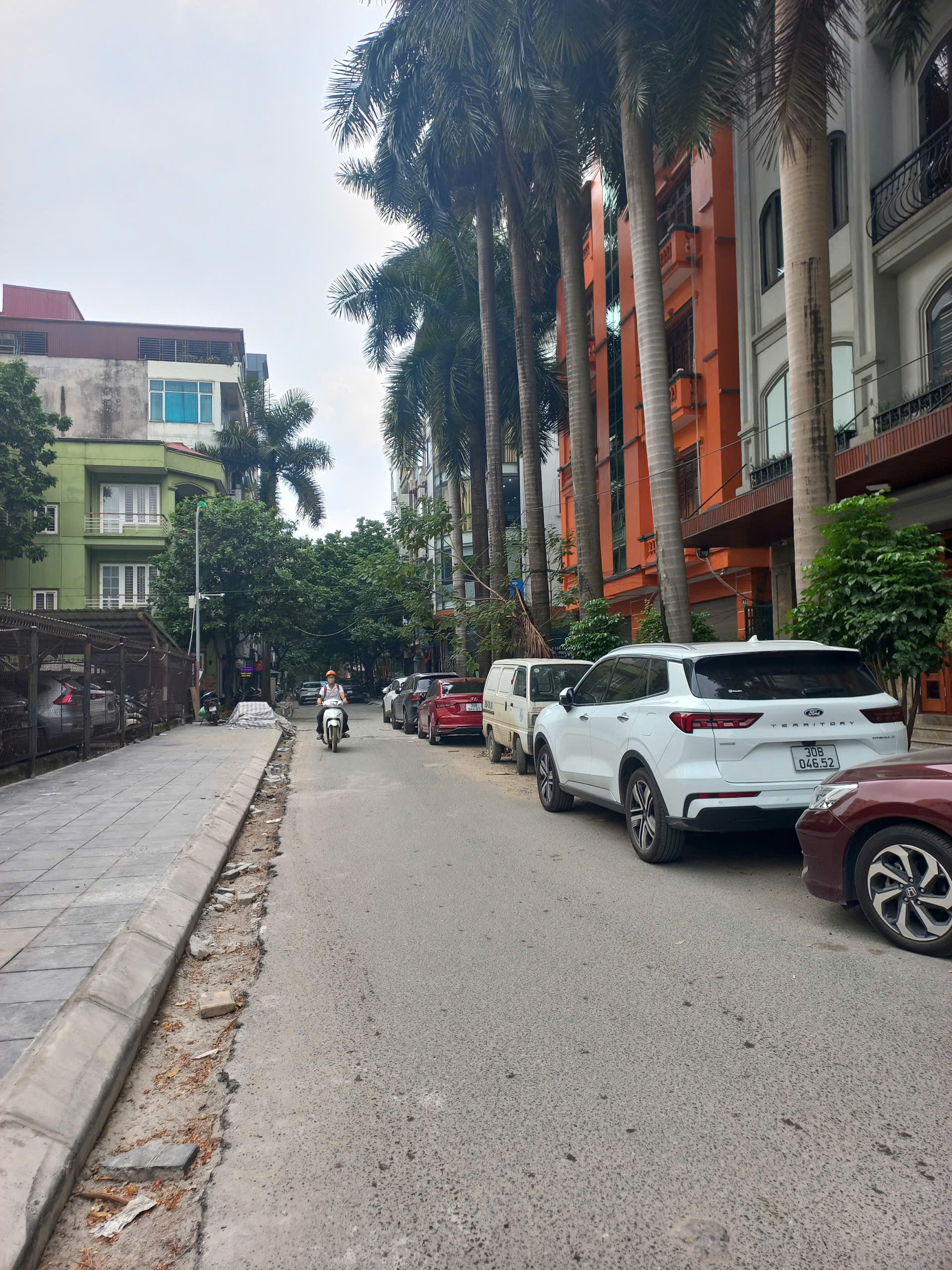 BÁN NHÀ PHÂN LÔ NGUYỄN THỊ ĐỊNH, VỈA HÈ, OTO TRÁNH, 52M2 5T, Ở, KINH DOANH, HƠN 26 TỶ