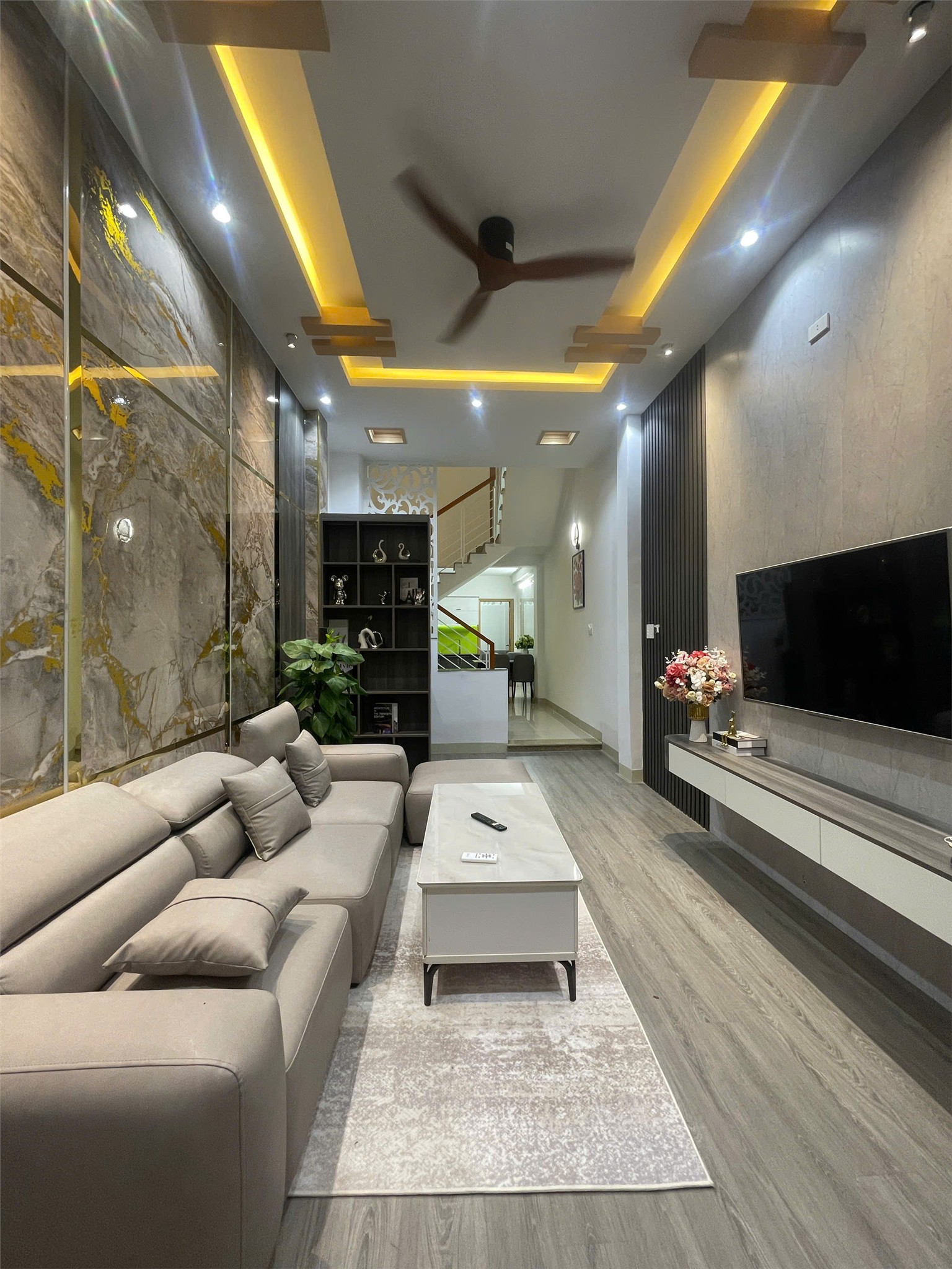 Nhà 3 tầng mặt tiền Cao Thắng, Đường Ông Ích Khiêm kinh doanh đẹp, cách biển 200m, nở hậu, chỉ hơn 4 tỷ.