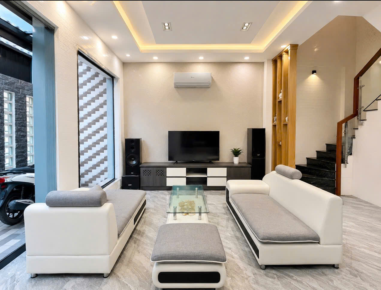 NHÀ NGAY TRƯỜNG CHINH BẢY HIỀN TÂN BÌNH - HXH THÔNG GA METRO - NGANG 5.6M NỞ HẬU