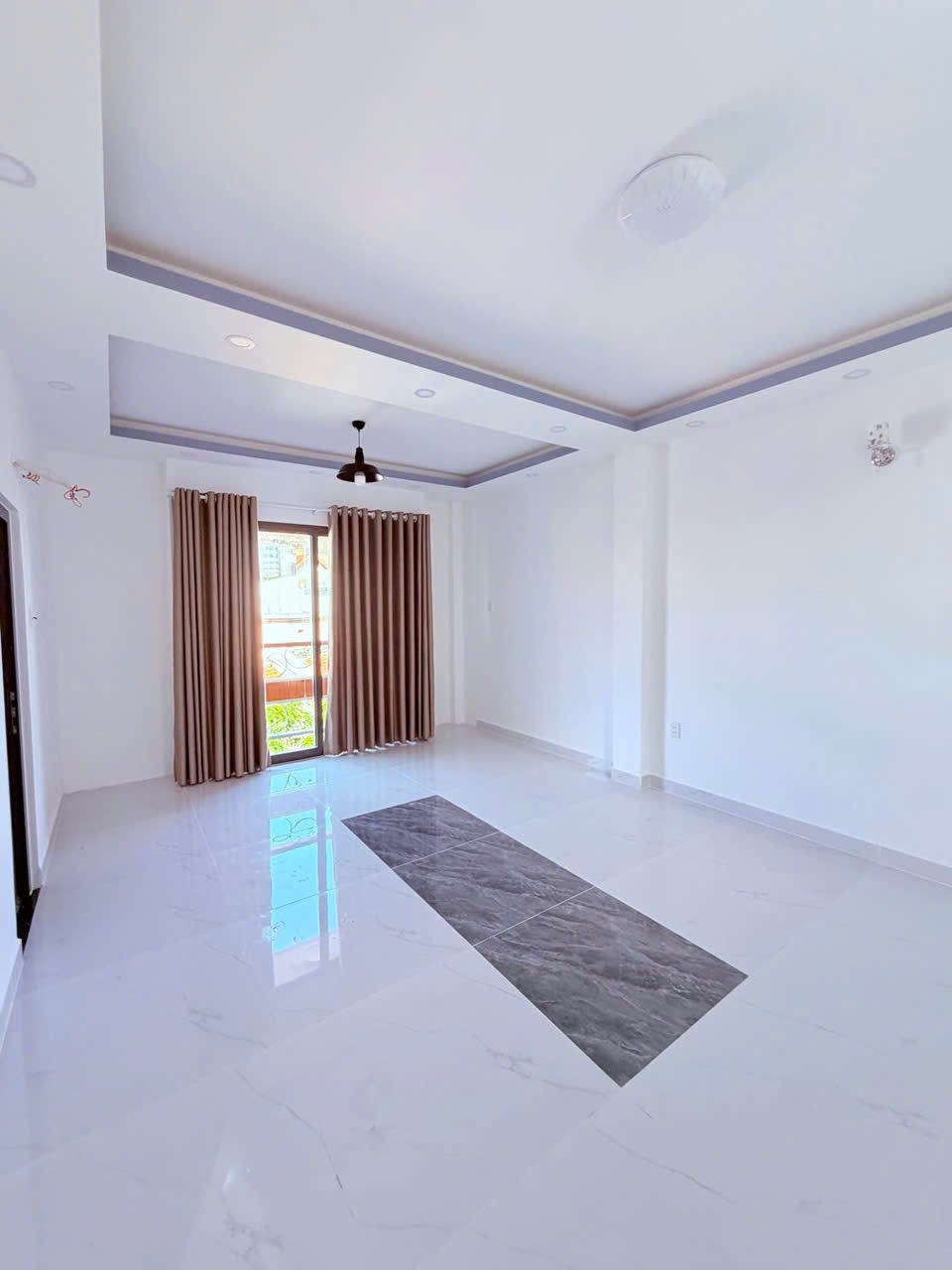 Nhà mới 5 tầng Đặng Văn Ngữ, DT 37m², KT 6x6m, hẻm xe hơi thông, giá 9.99 tỷ