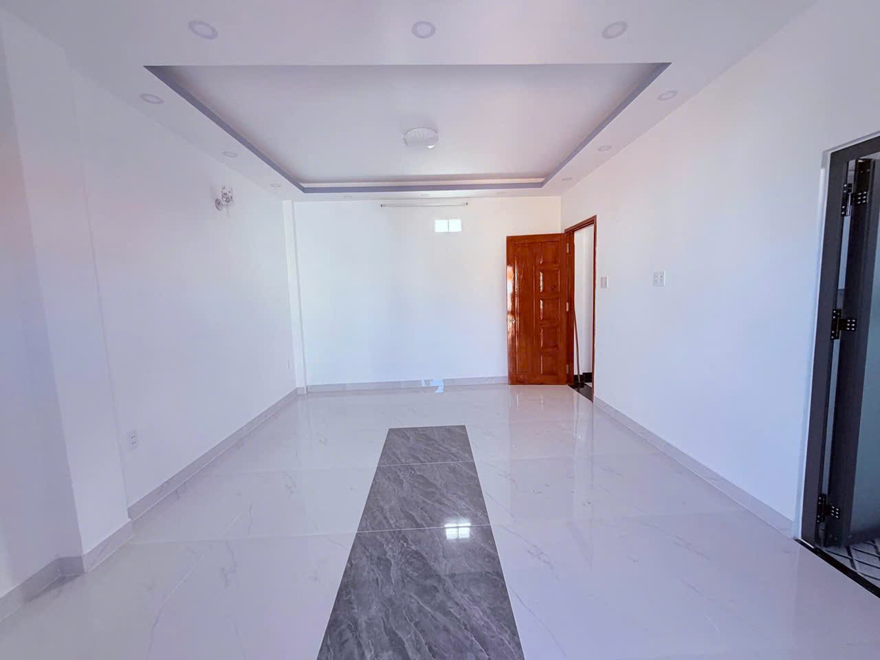 Nhà mới 5 tầng Đặng Văn Ngữ, DT 37m², KT 6x6m, hẻm xe hơi thông, giá 9.99 tỷ