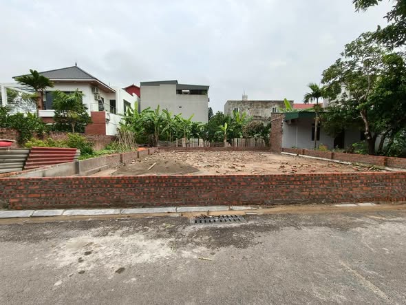 Chia đôi mà bán cả 184m2, mt11m, ô tô thông, 13.5 tỷ Nguyên Khê, Đông Anh.