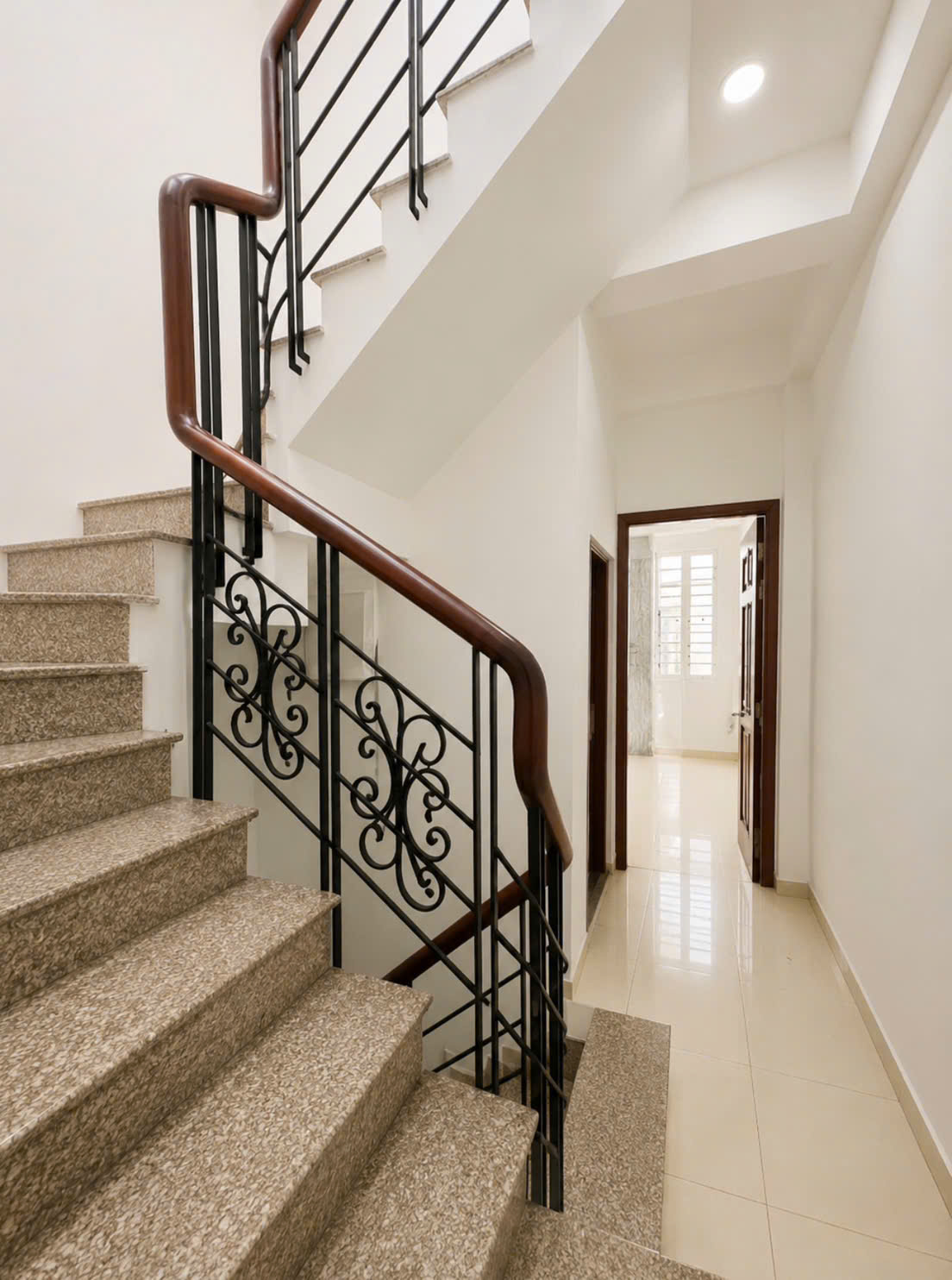 TÂM ĐIỂM KẾT NỐI HỒ THỊ KỶ Q10 - HXH 5M THÔNG THOÁNG - 4 TẦNG MỚI ĐẸP - HOÀN CÔNG ĐỦ - 39M²-4