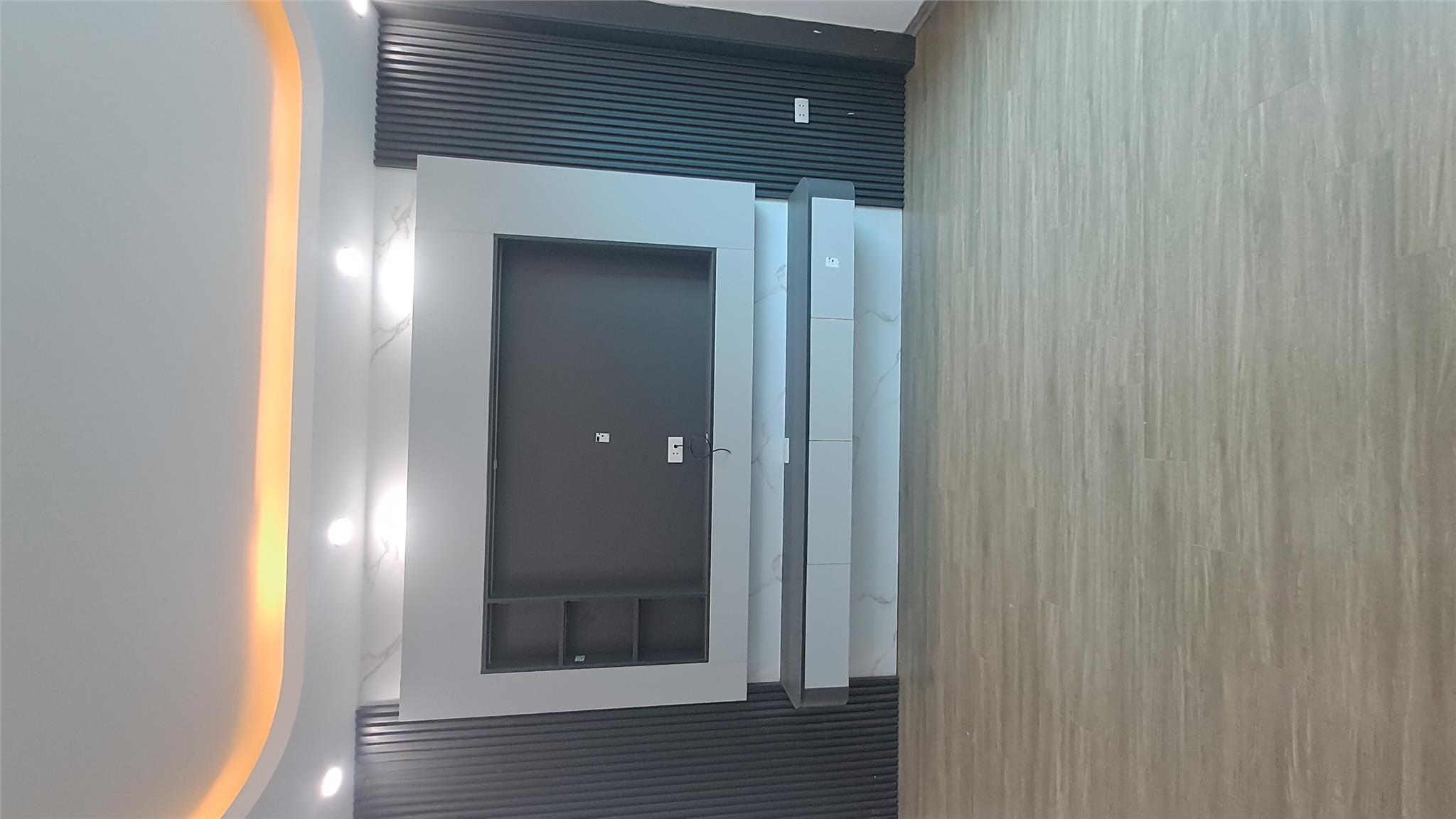 Bán nhà Vĩnh Trung 40m² x 5 tầng, ô tô vào tận cửa, giá chỉ 5 tỷ.