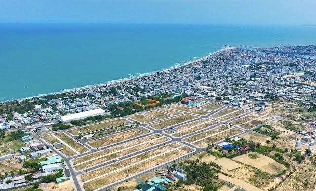 BÁN ĐẤT DT: 240M2, LÔ GÓC 3 MẶT TIỀN TRỤC CHÍNH ĐƯỜNG T2 KHU 15HA PHAN RÍ CỬA, LÂM ĐỒNG