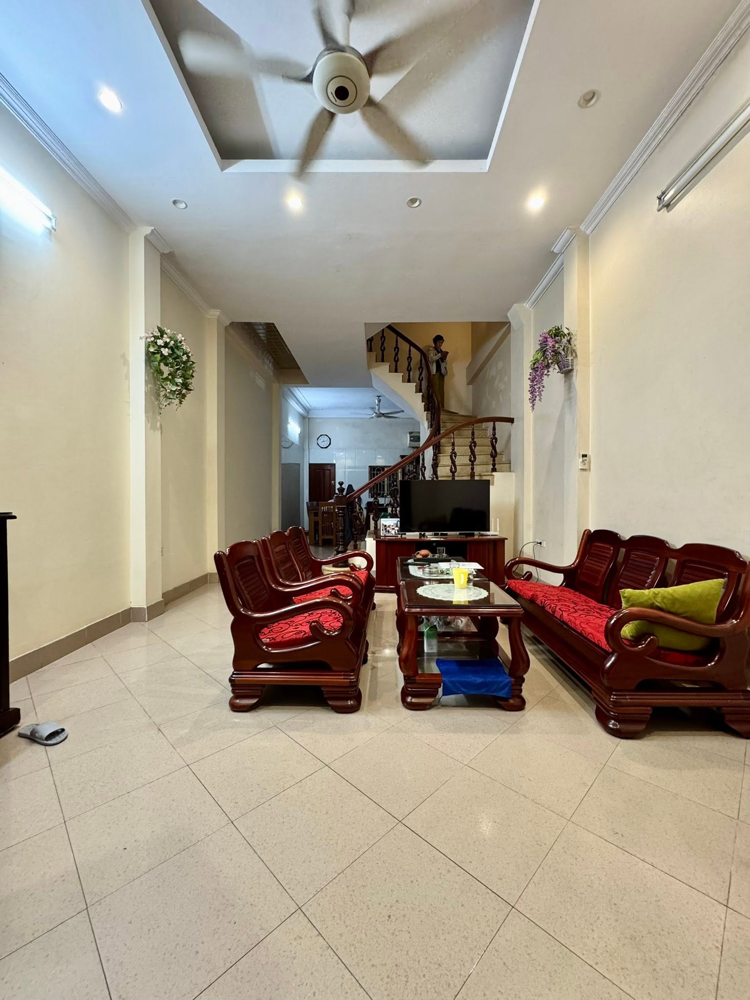 Bán nhà Lò Đúc, 44m2, mặt tiền 8.9m, 16 tỉ, cách 1 nhà ra phố, ngõ rộng thoáng