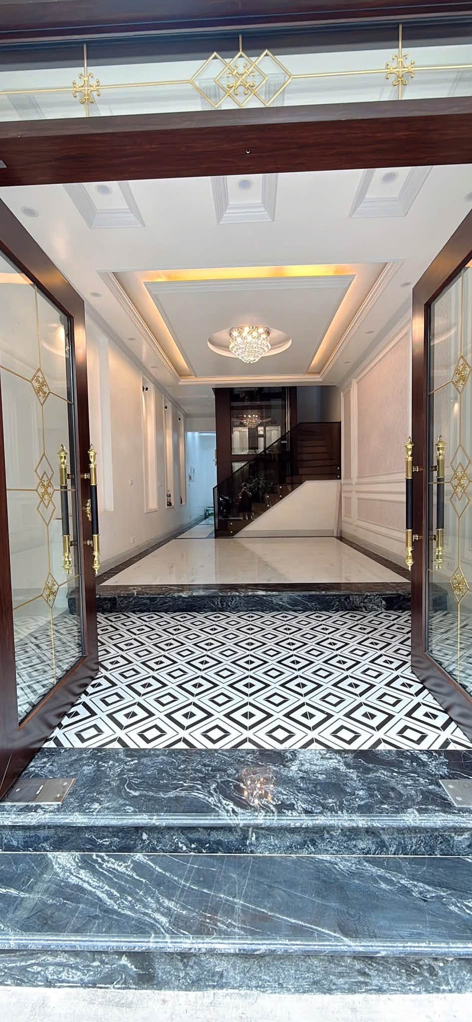 Bán nhà Trần Khát Chân, 45m2, 7 tầng thang máy, mặt tiền gần 4m, 19.8 tỉ, ngõ rộng, KD