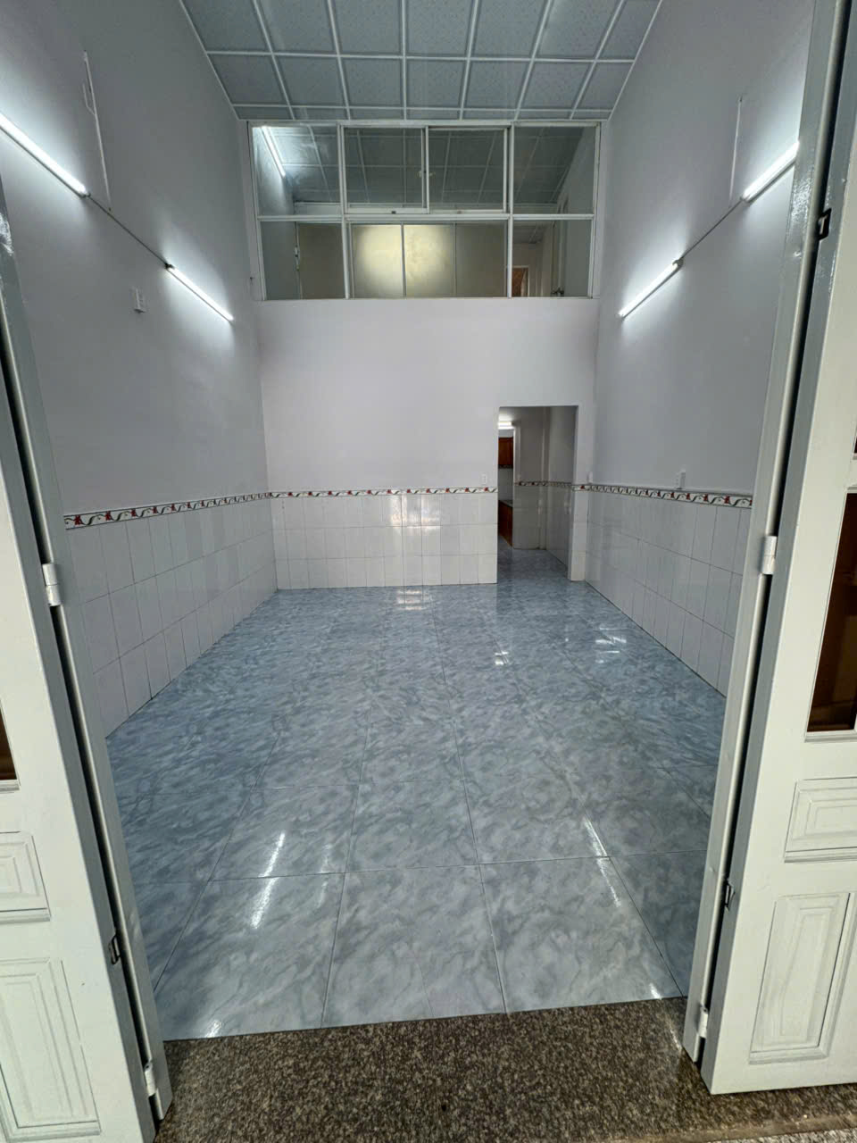 Bán nhà hẻm xe hơi đường lê đình cẩn , p Tân Tạo , q Bình Tân thành phố Hồ Chí Minh