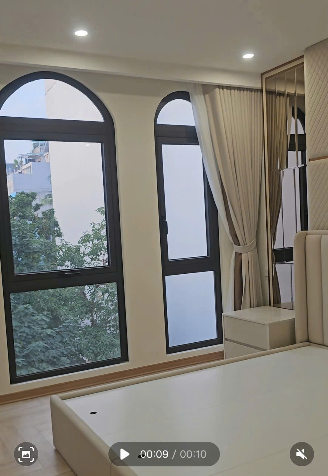 CHO THUÊ NHÀ NGUYÊN CĂN VIEW HỒ TÂY – SÁT MẶT HỒ, THANG MÁY, Ô TÔ VÀO NHÀ