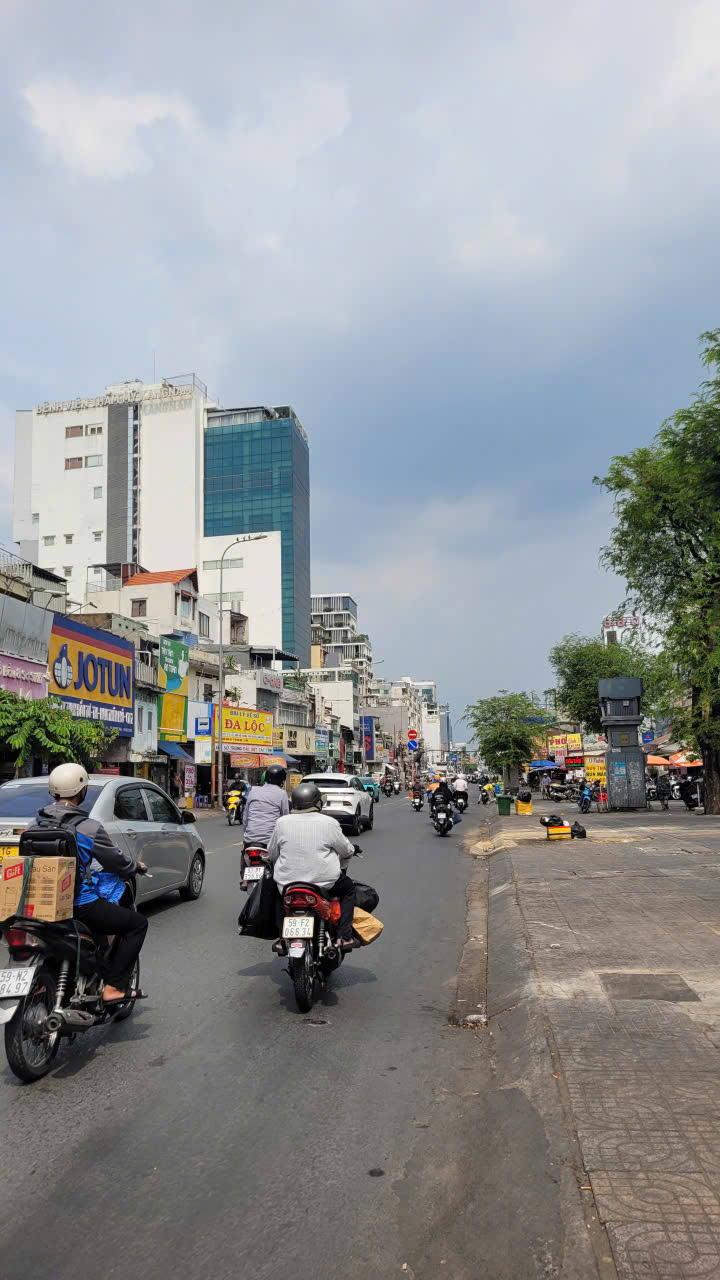 Bán nhà Ngay Bành Văn Trân,P.7,Tân Bình - 9x22m(CN:200m2)Cấp 4 - Gía: 24 tỷ