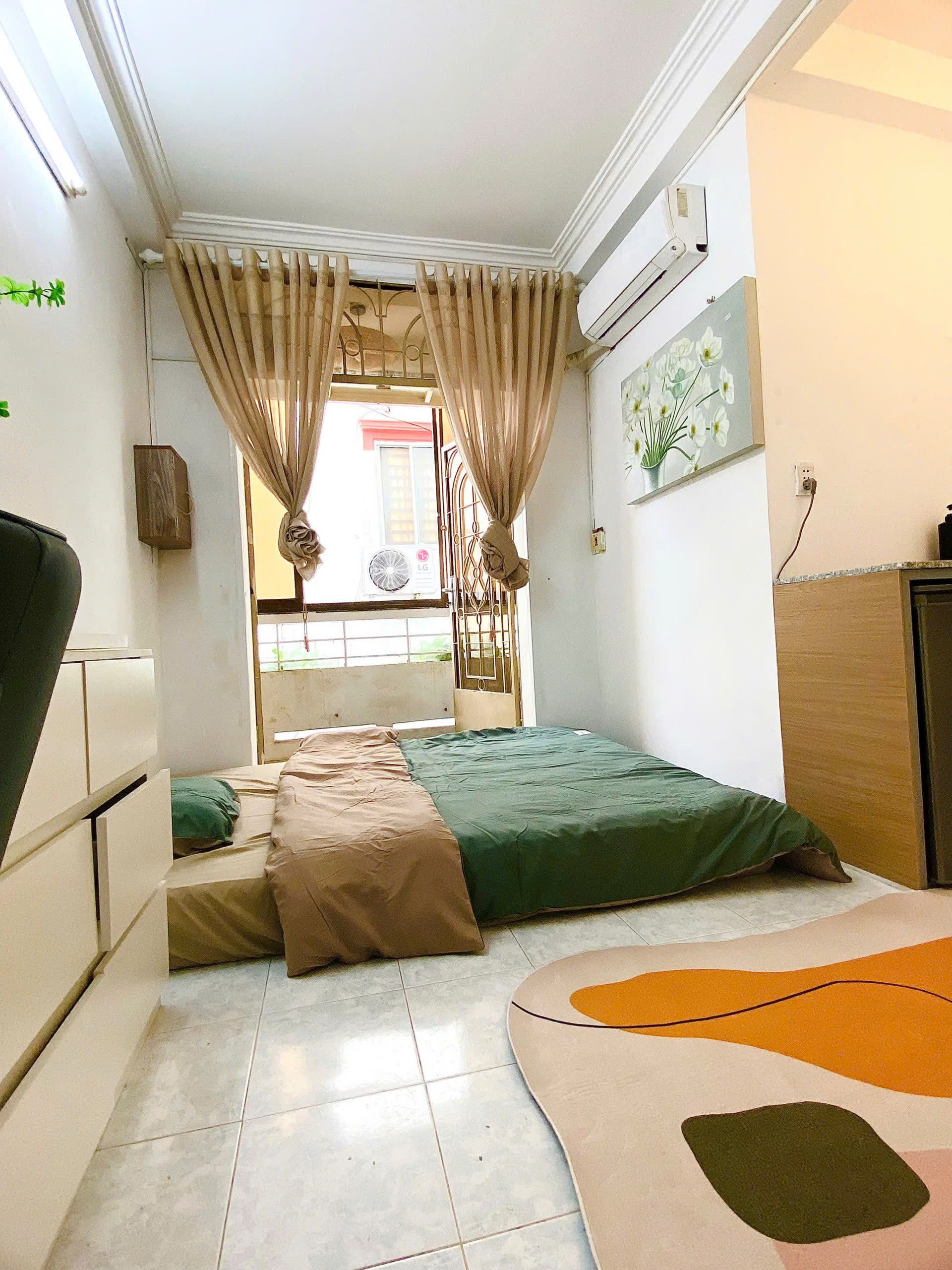 Studio Lầu 1- full nt- 29m2- bancol lớn- free xe- cho nuôi pet- 137/ Trần Đình Xu- 5,6 Tr/th