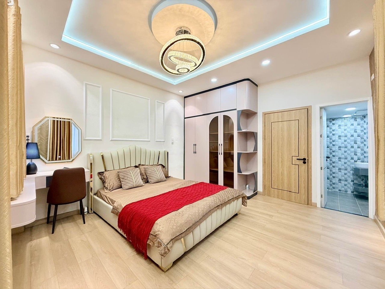 Huỳnh Văn Bánh - Xe hơi tới nhà - Ngang hơn 4m - 3 tầng 3 PN - full nội thất - 3PN - 6 tỷ 8-3