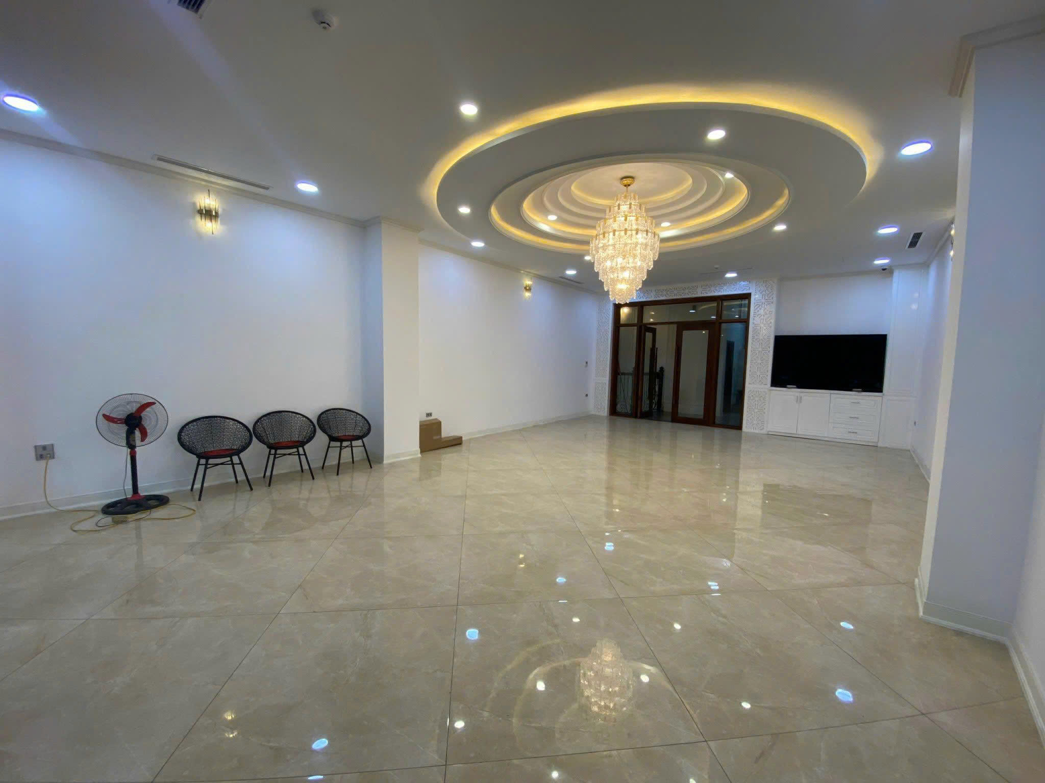 Bán tòa building khu Hoàng Quốc Việt, lô góc 2 mặt tiền, 10 tầng, 110m, chỉ 55 tỷ-3