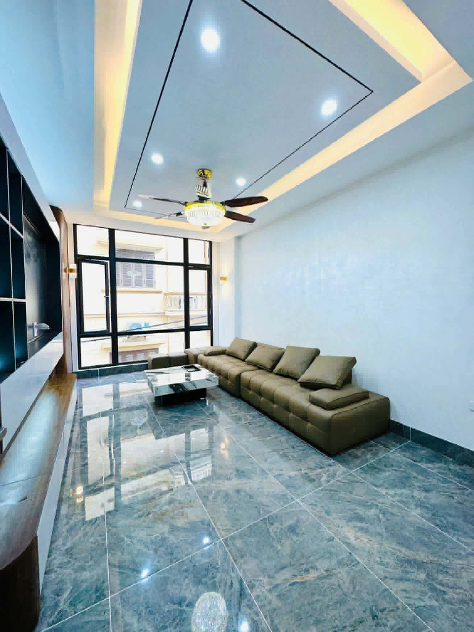 BÁN NHÀ CỔ LINH 45M2- 7 Tầng THANG MÁY-GARA Ô TÔ- 14.x Tỷ