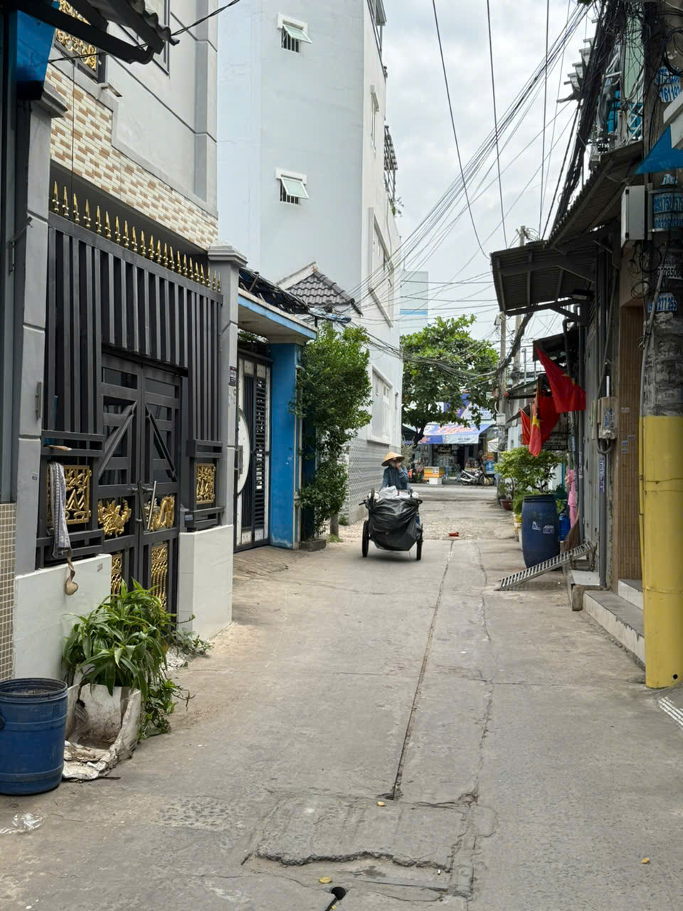 Chính chủ bán nhà hẻm xe hơi đường lê đình cẩn phường Tân Tạo quận Bình Tân thành phố Hồ Chí Minh