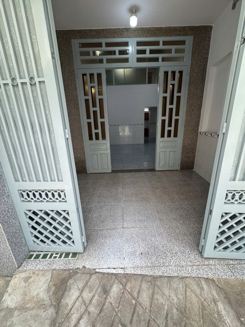 Chính chủ bán nhà hẻm xe hơi đường lê đình cẩn phường Tân Tạo quận Bình Tân thành phố Hồ Chí Minh