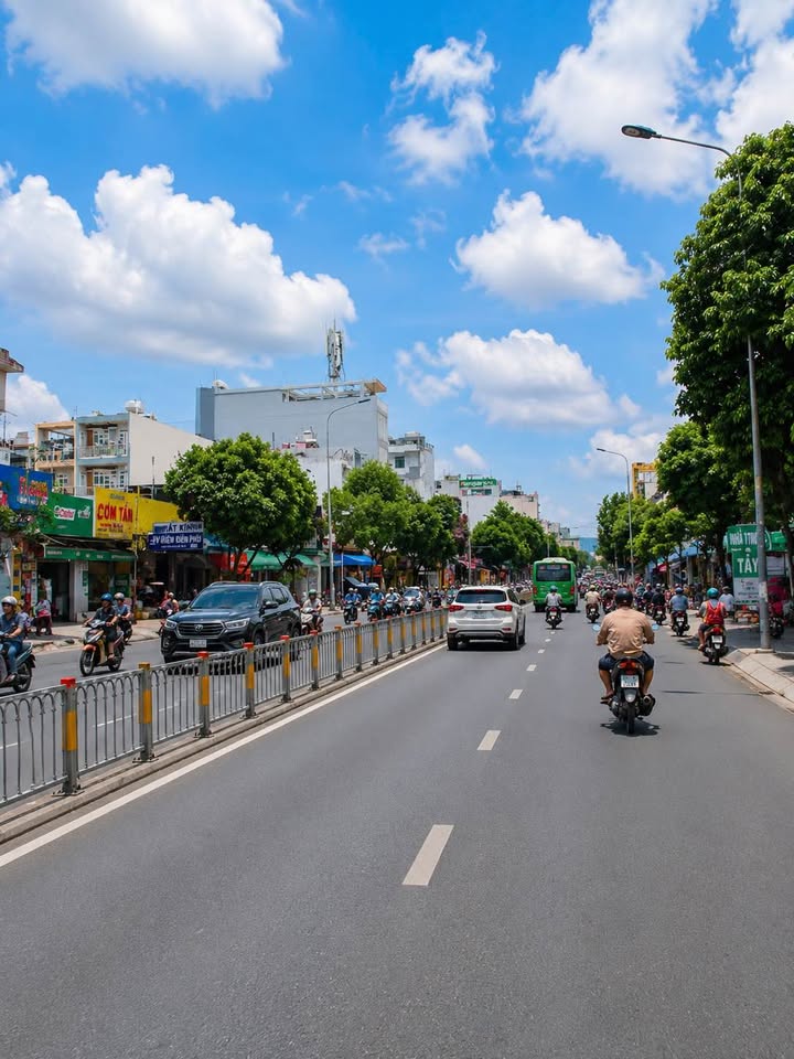 BÁN NHÀ MẶT TIỀN TÂY THẠNH, TÂN PHÚ – 96M2 – THU NHẬP 20 TR/TH – ĐƯỜNG 32M LỀ 8M