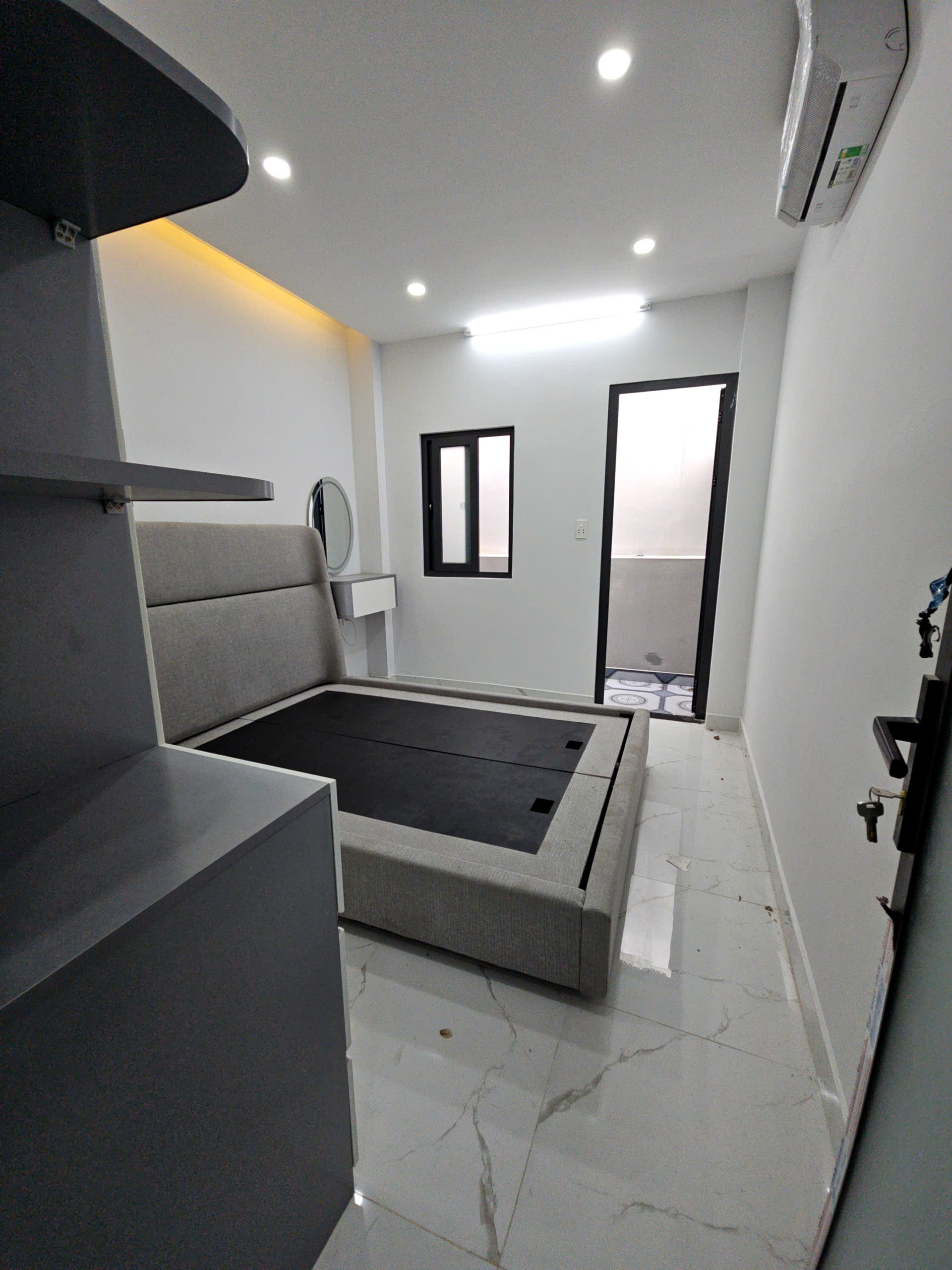 Bán nhà hẻm lâm văn bền cách đường xe hơi 50 m 

Ngang 3 dài 9 đúc 2 tấm hơn 2 đ tân hưng Q7