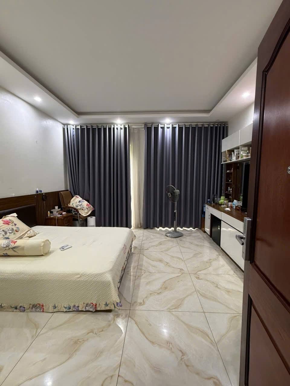 Siêu hiếm! Bán nhà Nguyễn Du 75m2, 5 tầng, mặt tiền 8m, giá 45.5 tỉ, ô tô, kinh doanh
