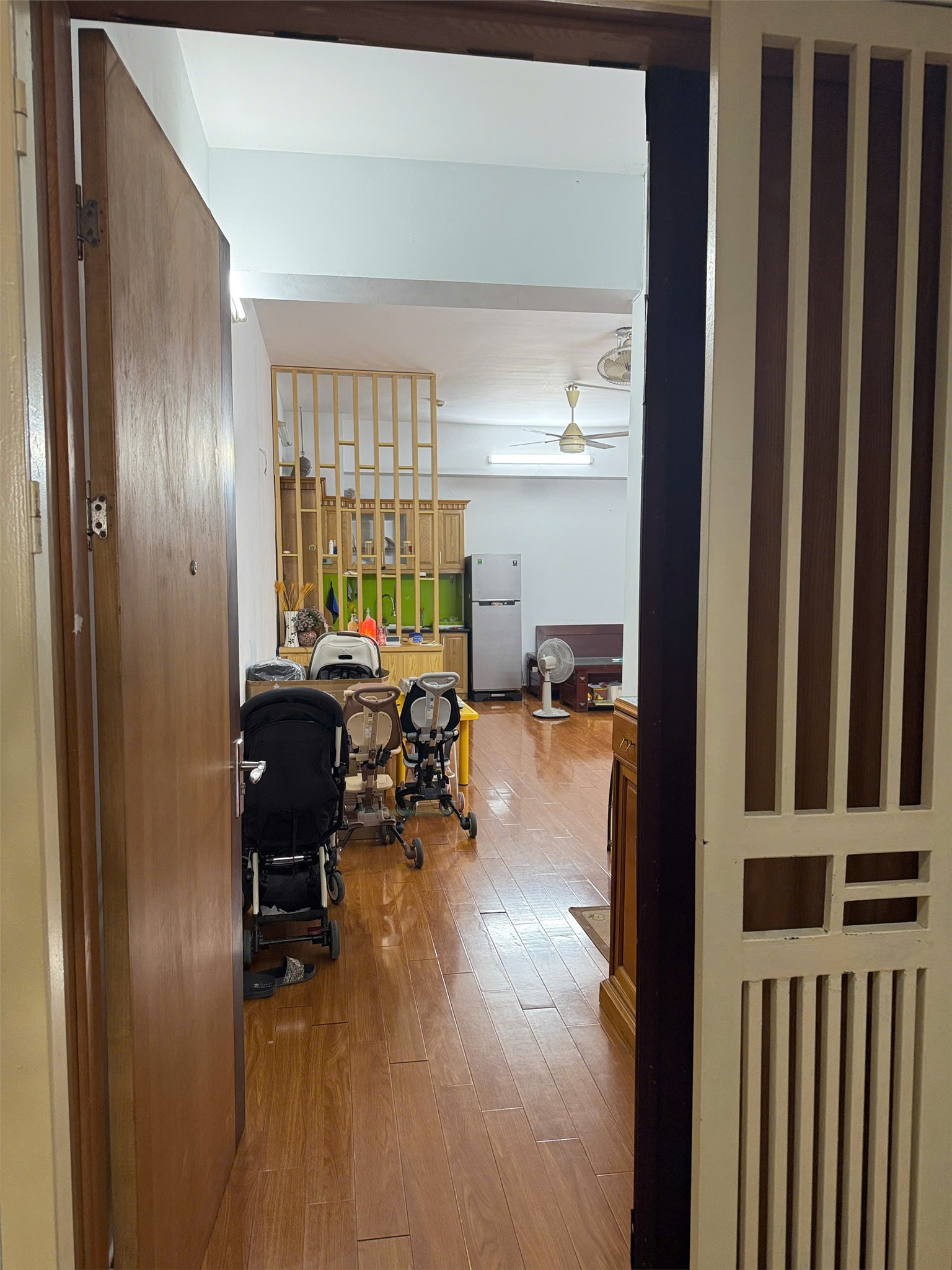 Cần bán căn hộ CC tòa nhà N07.B3 ĐTM Dịch vọng- Cầu giấy (mặt đường Thành Thái và Nguyễn Văn Huyên)