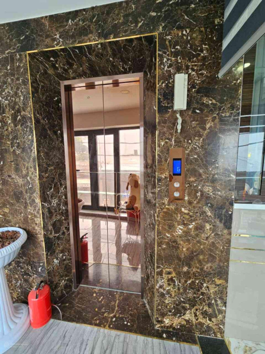 Mặt tiền view bờ sông Tạ Quang Bửu, 5 tầng thang máy xịn sò, 144m2