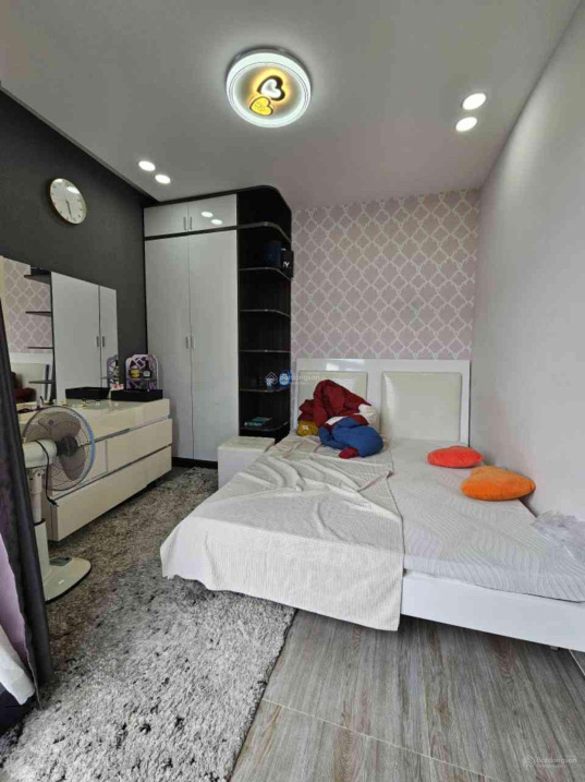 Mặt tiền view bờ sông Tạ Quang Bửu, 5 tầng thang máy xịn sò, 144m2-3