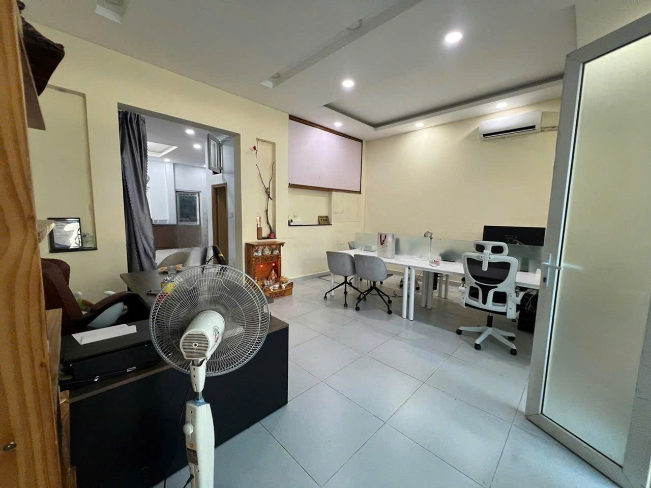 Bán nhà HIẾM 496 Dương Quảng Hàm ngang 6m 97m2 đang cho thuê tiện xây mới nhỉnh 12 tỷ. 