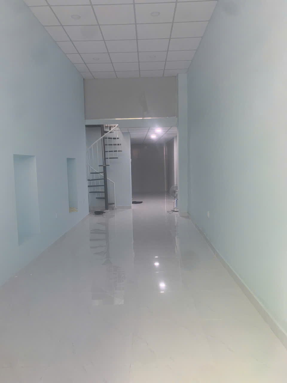 bán nhà sát mặt tiền q4 
Ngang 3.2 x 17 có 3 đ