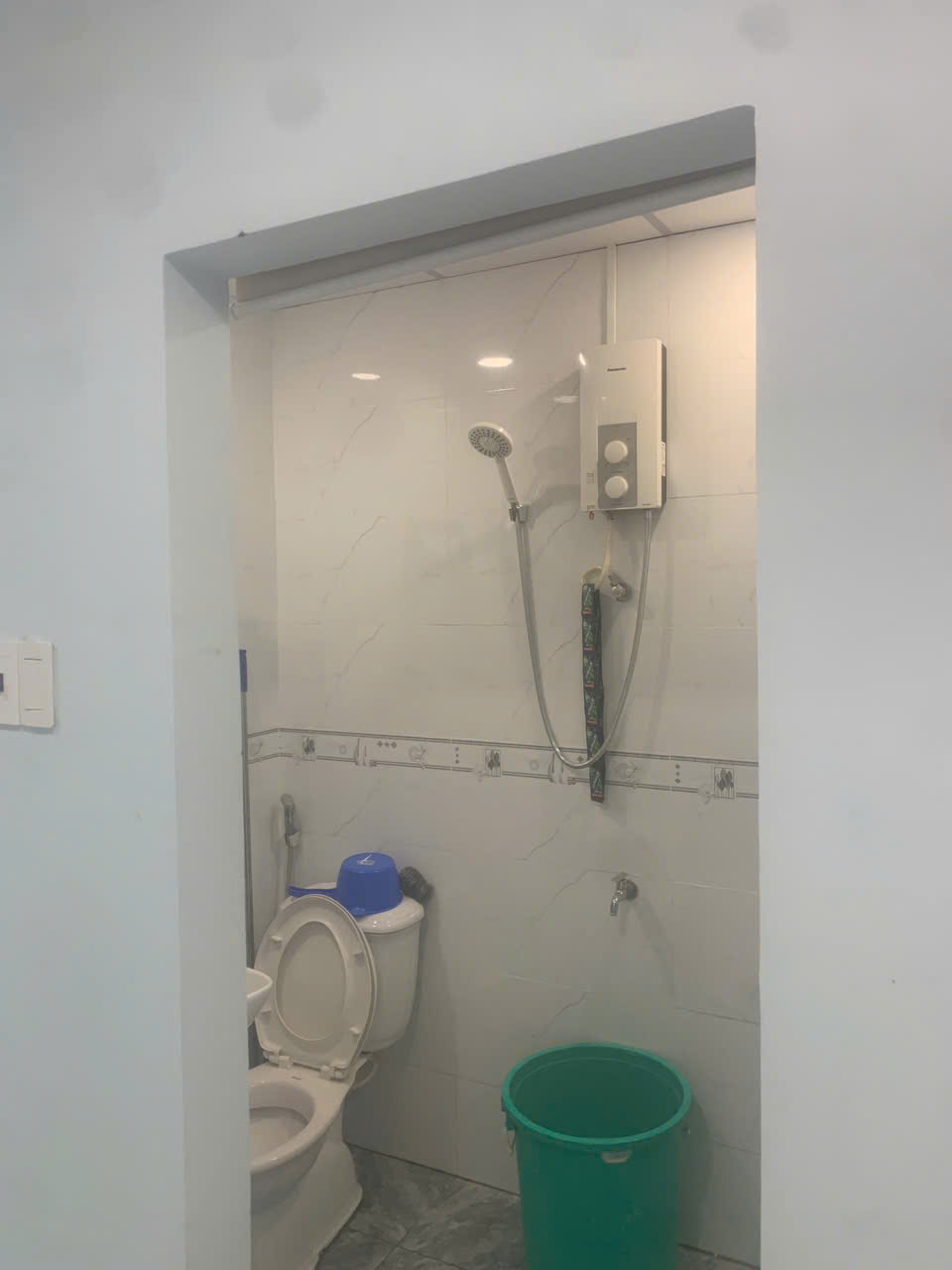 bán nhà sát mặt tiền q4 
Ngang 3.2 x 17 có 3 đ-3