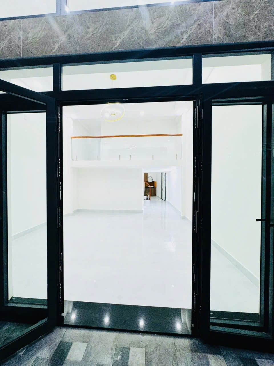 Bán nhà Q10 Cách mạng tháng 8 ngang 6m 4 tầng 95m2: 8,9 tỷ. Trí 0967638168-3
