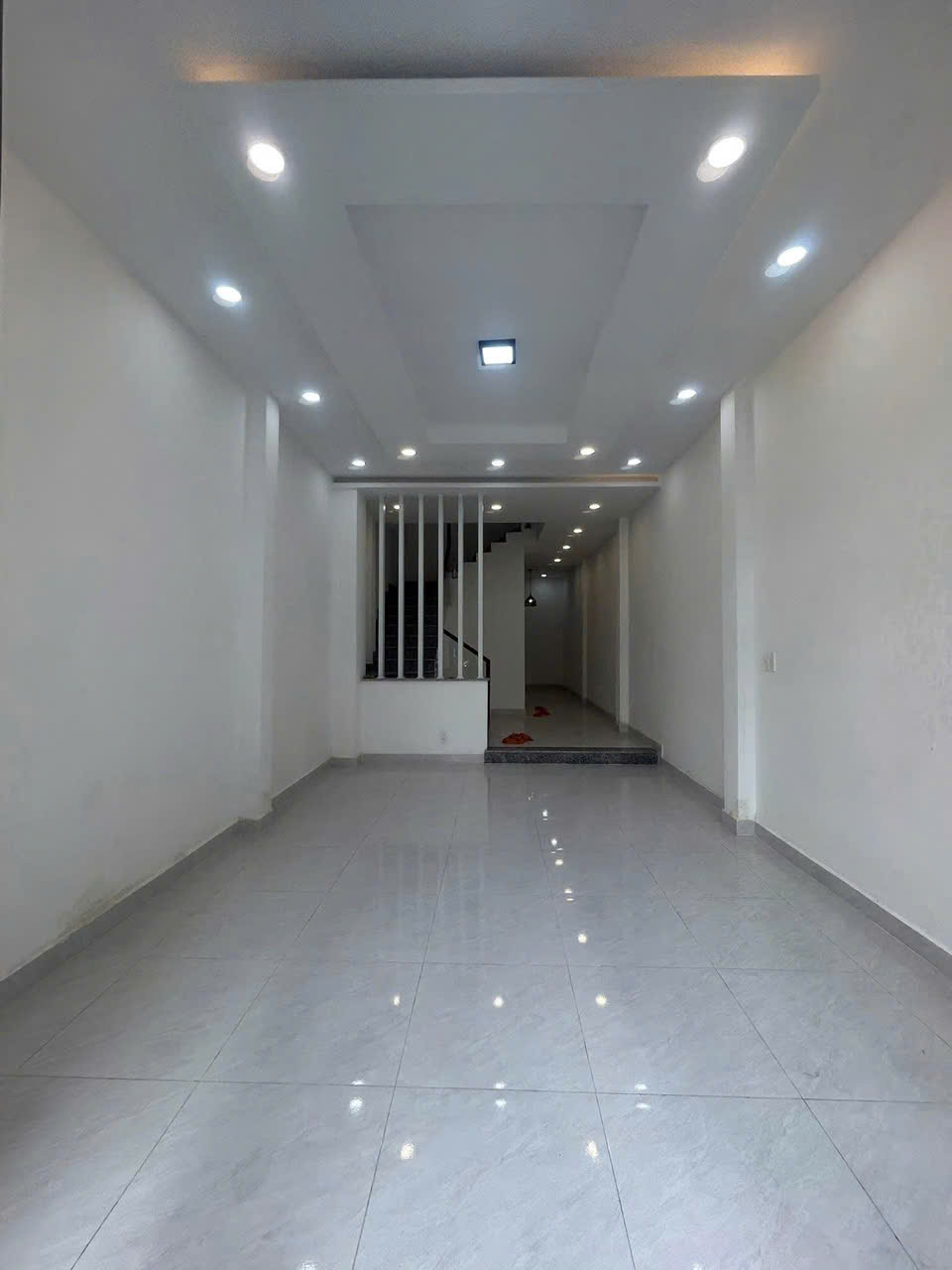 Bán nhà Mặt Tiền Lê Lai - giao Đồng Đen, Bàu Cát, DT: 3,8x17, 3 Tầng - 4PN, chỉ 10,9 Tỷ.