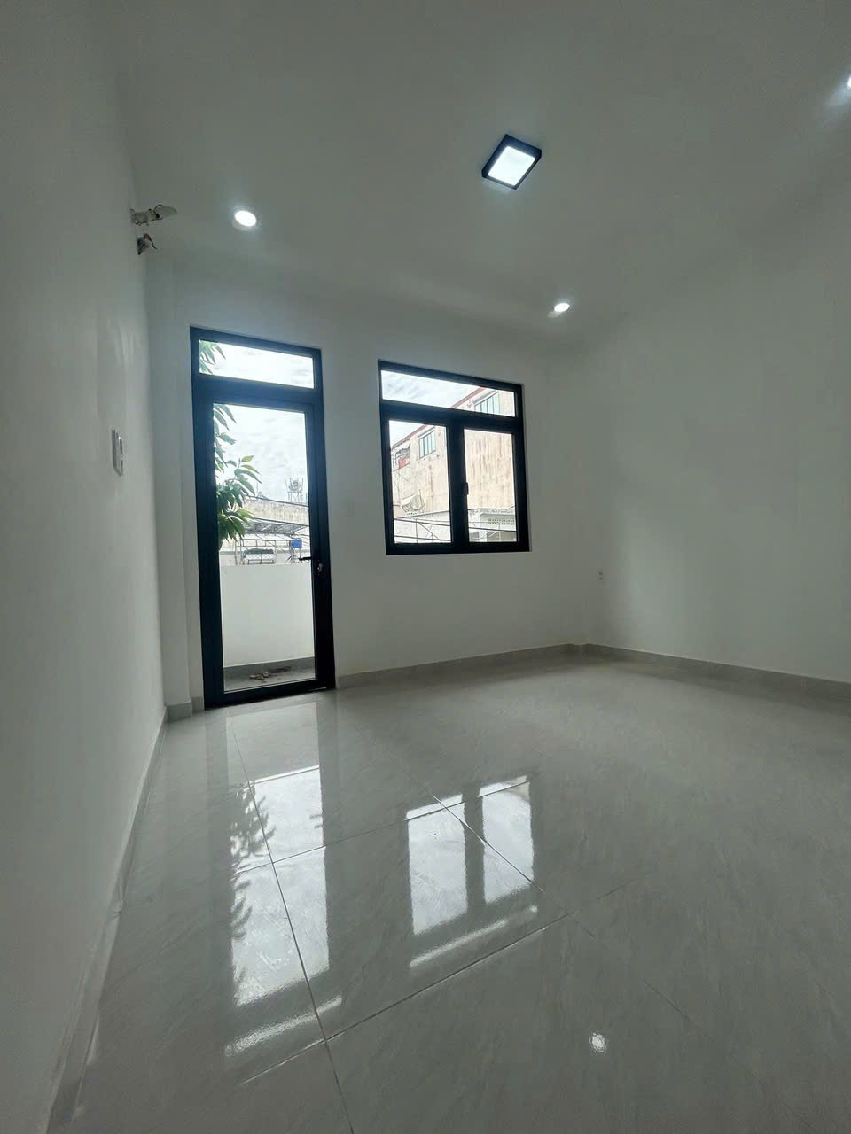 Bán nhà Mặt Tiền Lê Lai - giao Đồng Đen, Bàu Cát, DT: 3,8x17, 3 Tầng - 4PN, chỉ 10,9 Tỷ.-4