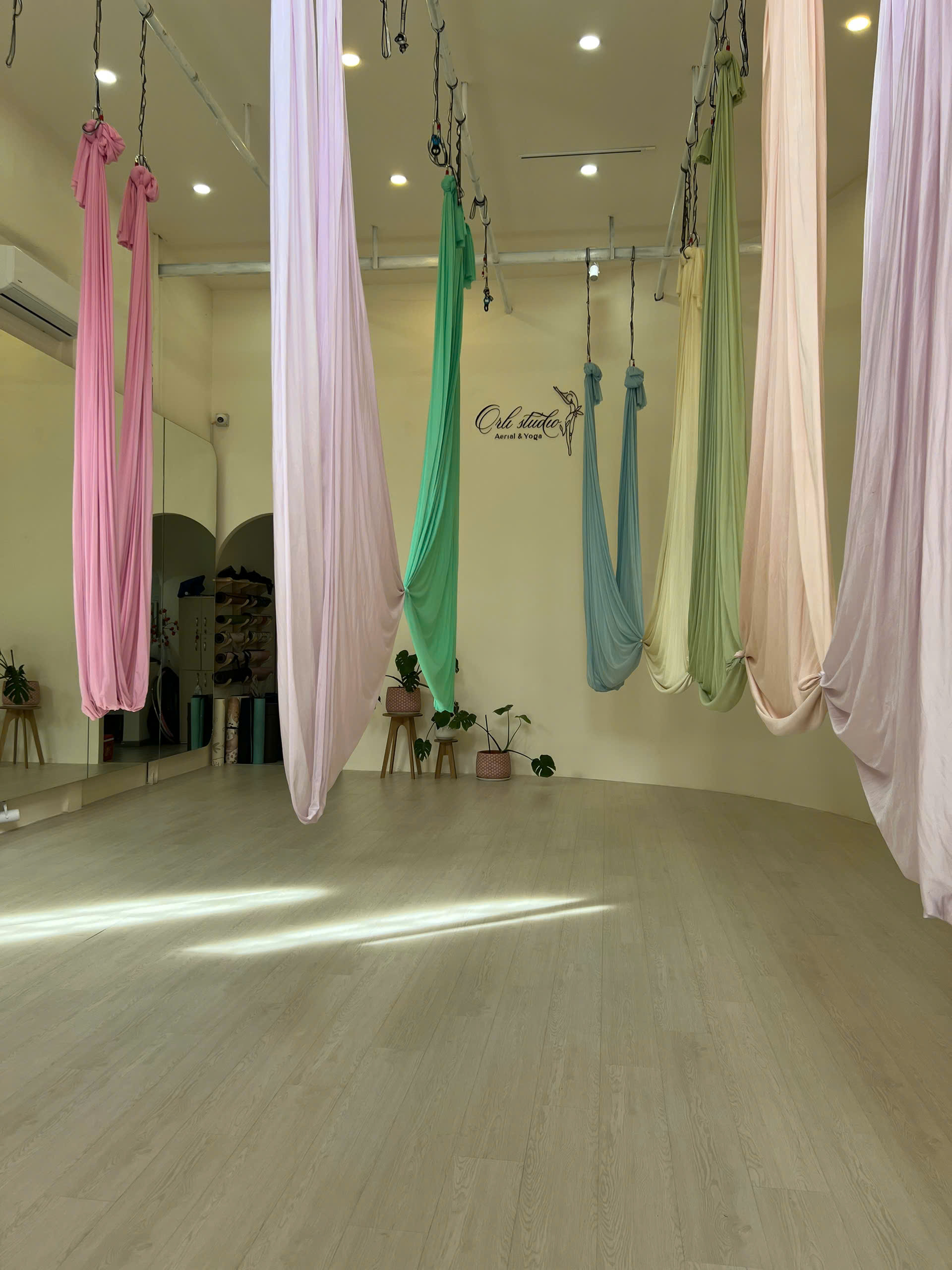 Mình có studio yoga ở 6a đông sơn , p7, Tân Bình, Hồ Chí Minh Cần tìm đối tác vận hành hoặc sang nhượng