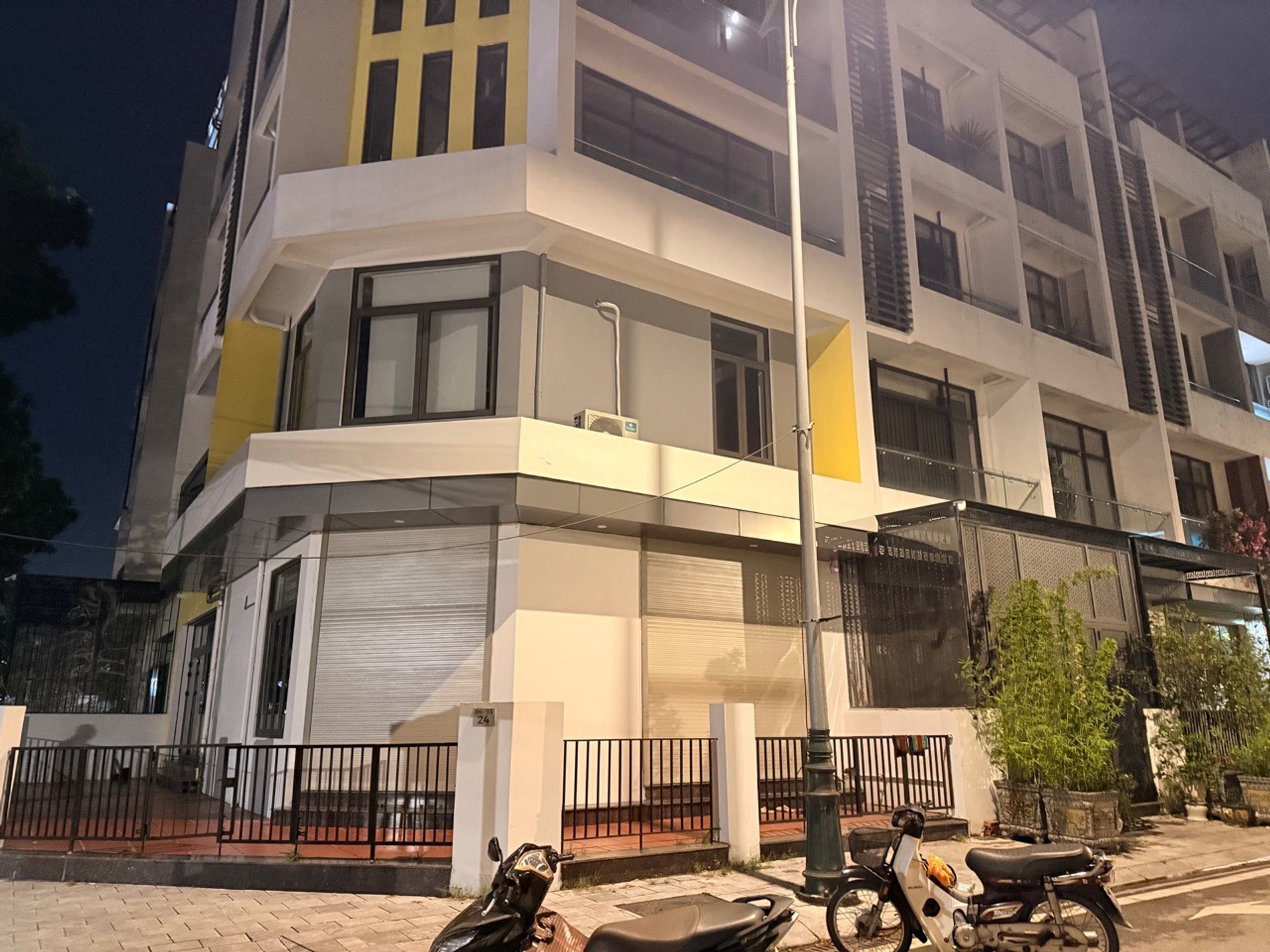 BÁN NHÀ VIỆT HƯNG 150M2- 5 Tầng MẶT PHỐ, VỈA HÈ RỘNG- 3 THOÁNG- 3x Tỷ-1