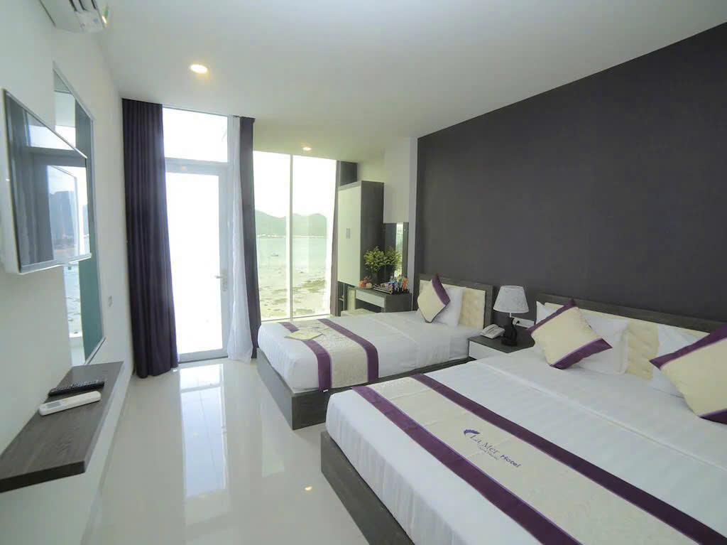 CĂN GÓC HÀNG HIẾM - - 
BÁN KHÁCH SẠN 2 MẶT BIỂN ĐƯỜNG PHẠM VĂN ĐỒNG, TP Nha Trang, Tỉnh Khánh Hoà .
- Diện tích 93 m2 

- Giá bán 45tỷ có thương lượng - Lh: 0905.724.084 Ngọc Bích-3