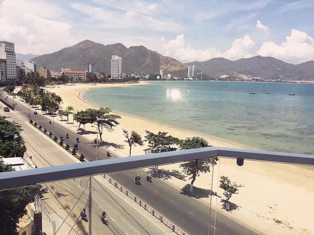CĂN GÓC HÀNG HIẾM - - 
BÁN KHÁCH SẠN 2 MẶT BIỂN ĐƯỜNG PHẠM VĂN ĐỒNG, TP Nha Trang, Tỉnh Khánh Hoà .
- Diện tích 93 m2 

- Giá bán 45tỷ có thương lượng - Lh: 0995588665 Phạm Hải
