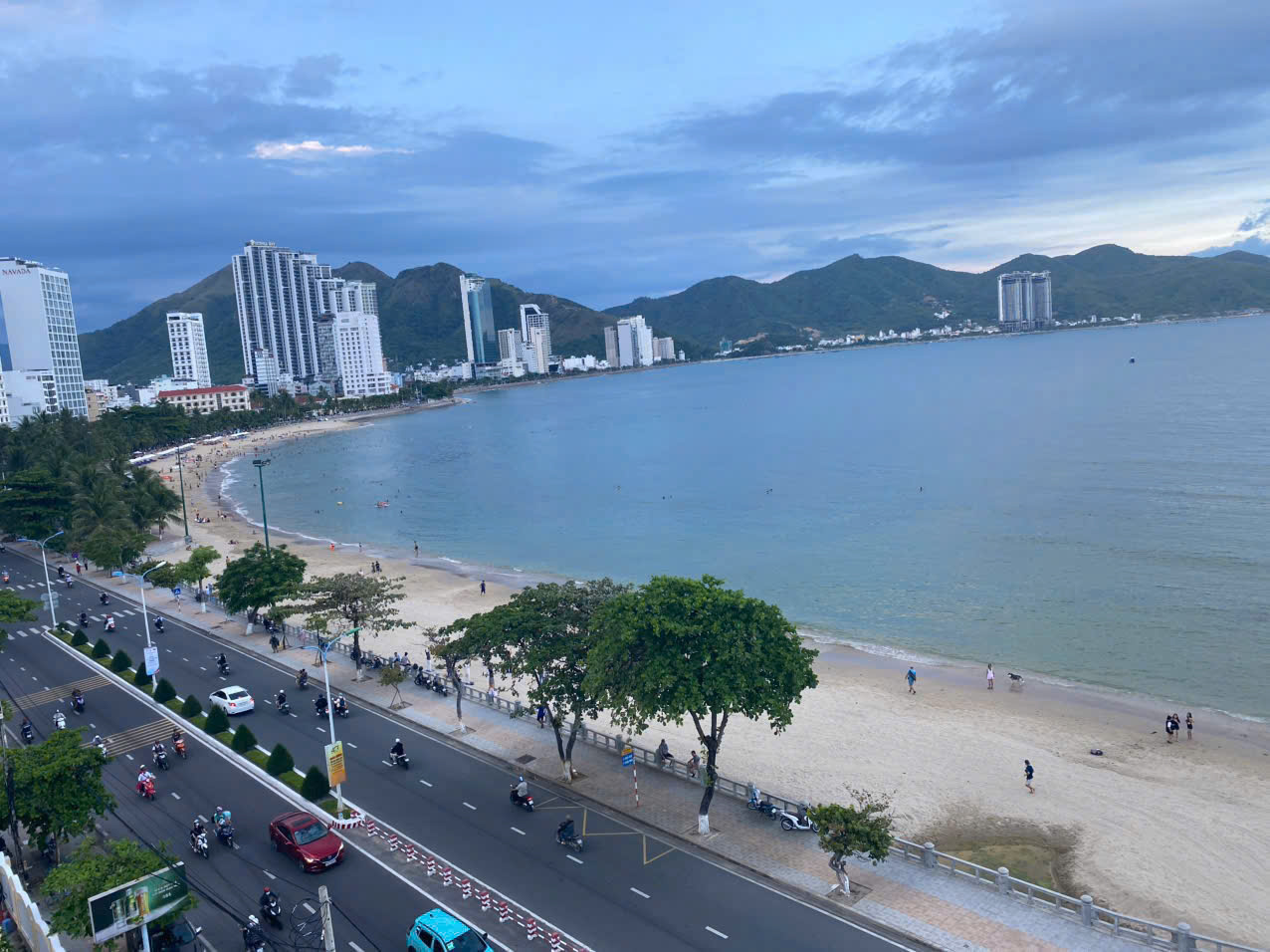 CĂN GÓC HÀNG HIẾM - - 
BÁN KHÁCH SẠN 2 MẶT BIỂN ĐƯỜNG PHẠM VĂN ĐỒNG, TP Nha Trang, Tỉnh Khánh Hoà .
- Diện tích 93 m2 

- Giá bán 45tỷ có thương lượng - Lh: 0995588665 Phạm Hải