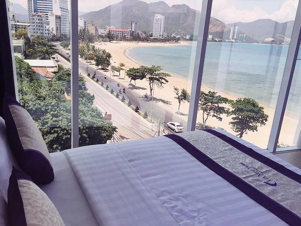CĂN GÓC HÀNG HIẾM - - 
BÁN KHÁCH SẠN 2 MẶT BIỂN ĐƯỜNG PHẠM VĂN ĐỒNG, TP Nha Trang, Tỉnh Khánh Hoà .
- Diện tích 93 m2 

- Giá bán 45tỷ có thương lượng - Lh: 0995588665 Phạm Hải