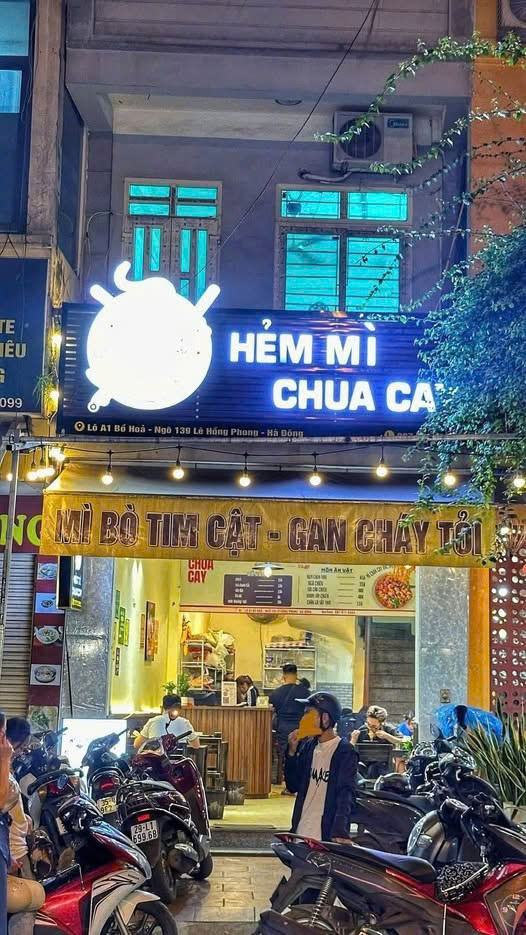 SANG NHƯỢNG QUÁN KINH DOANH PHỐ ĂN UỐNG 139 LÊ HỒNG PHÔNG, HÀ ĐÔNG Nằm trong khu vực cực kỳ đông đúc, tập trung nhiều quán ăn